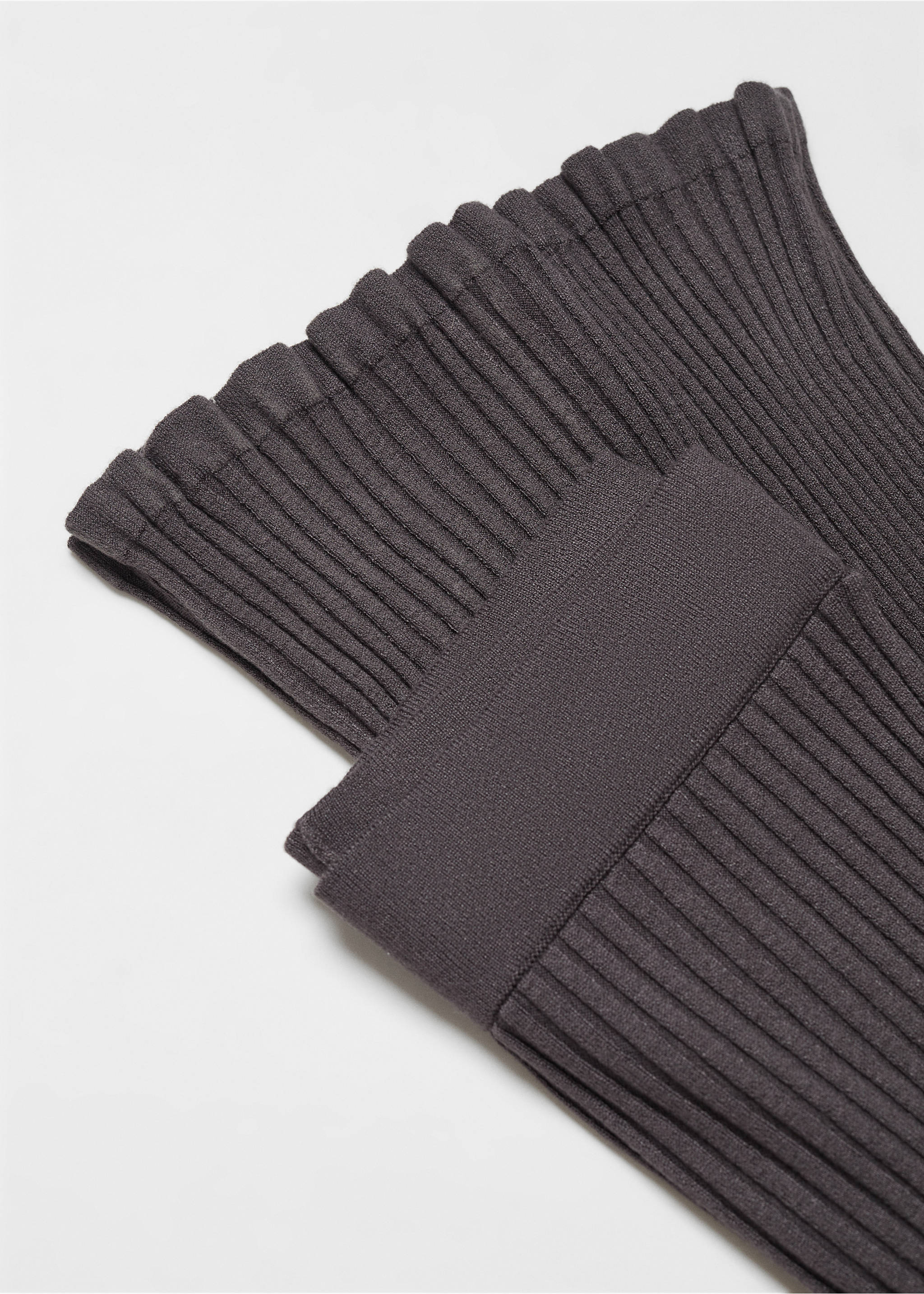 Ribbed flared pants - Details of the article 8, Charcoal. Ref: 57027736-00.