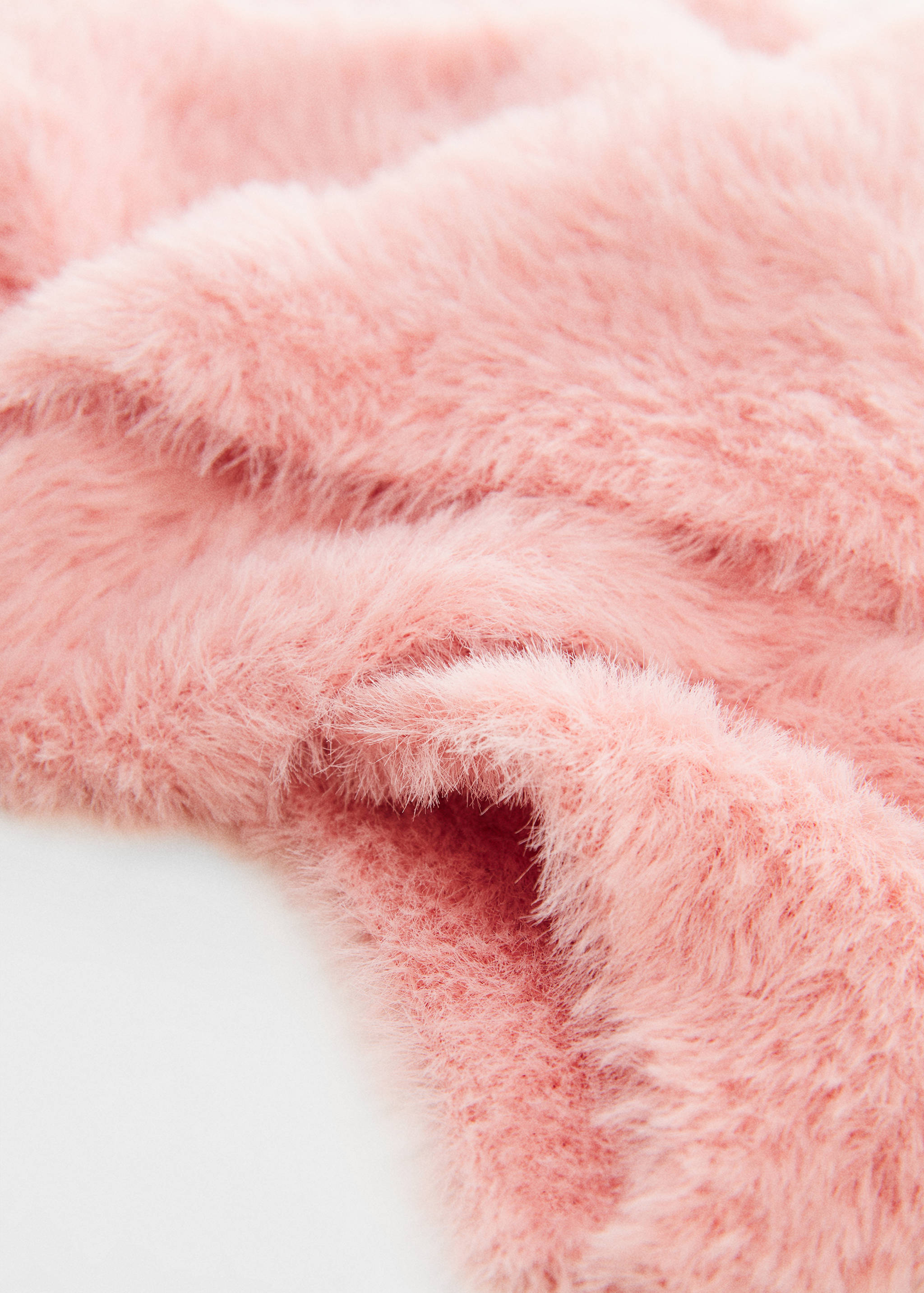 Écharpe effet fourrure - Plan moyen