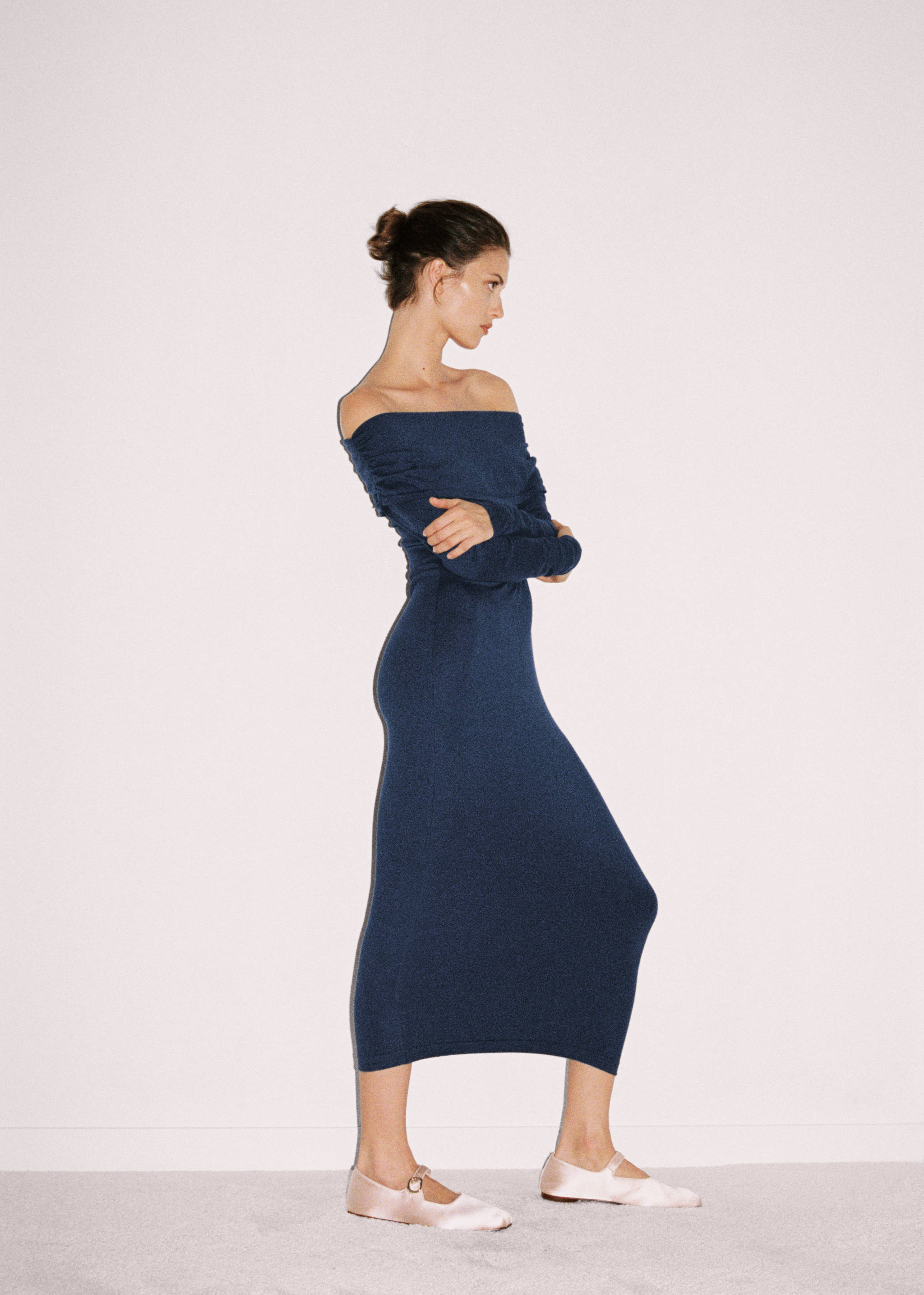 Off-the-shoulder draped dress - Details of the article 3