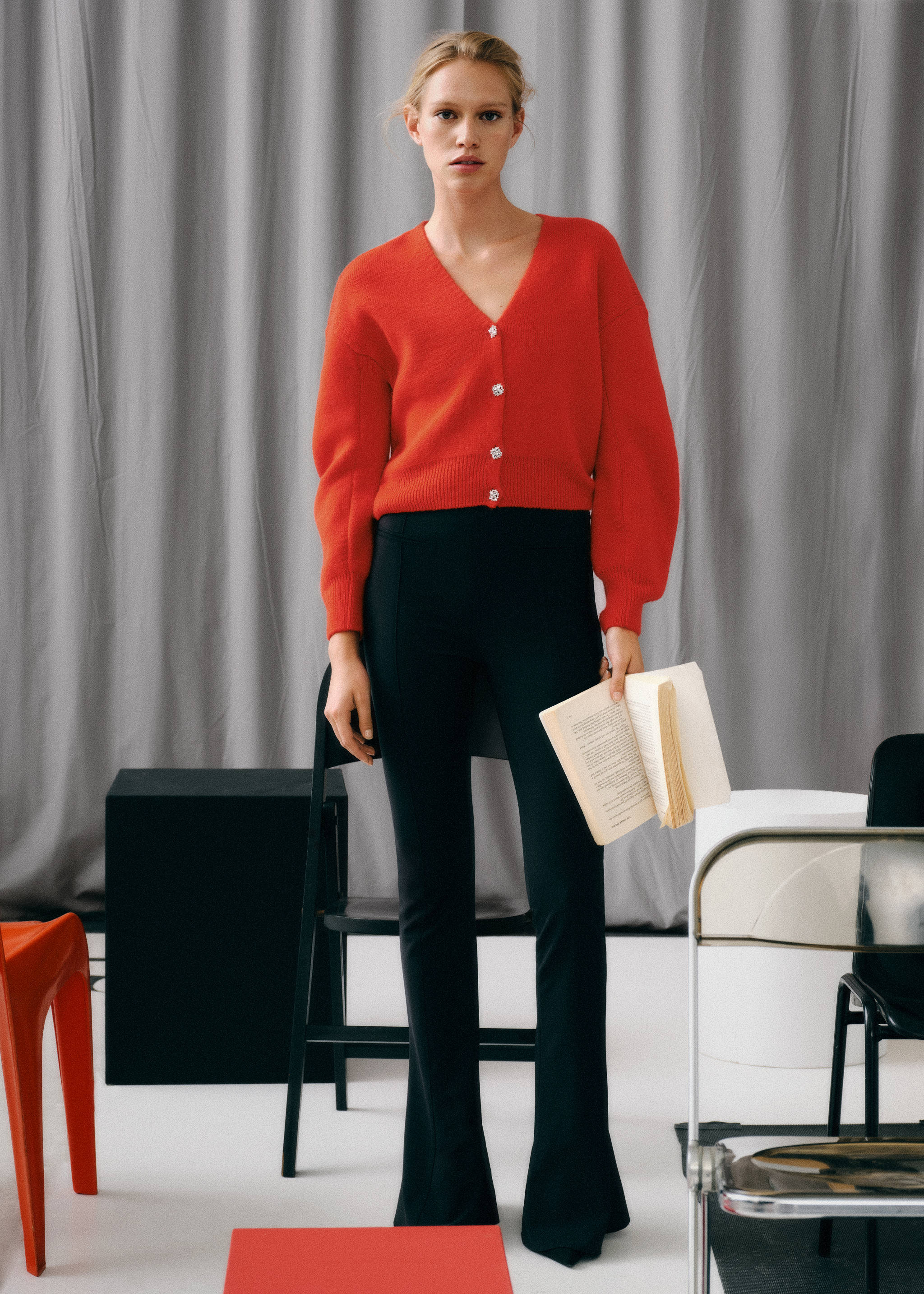 Knitted cardigan with jewel button - Details of the article 6