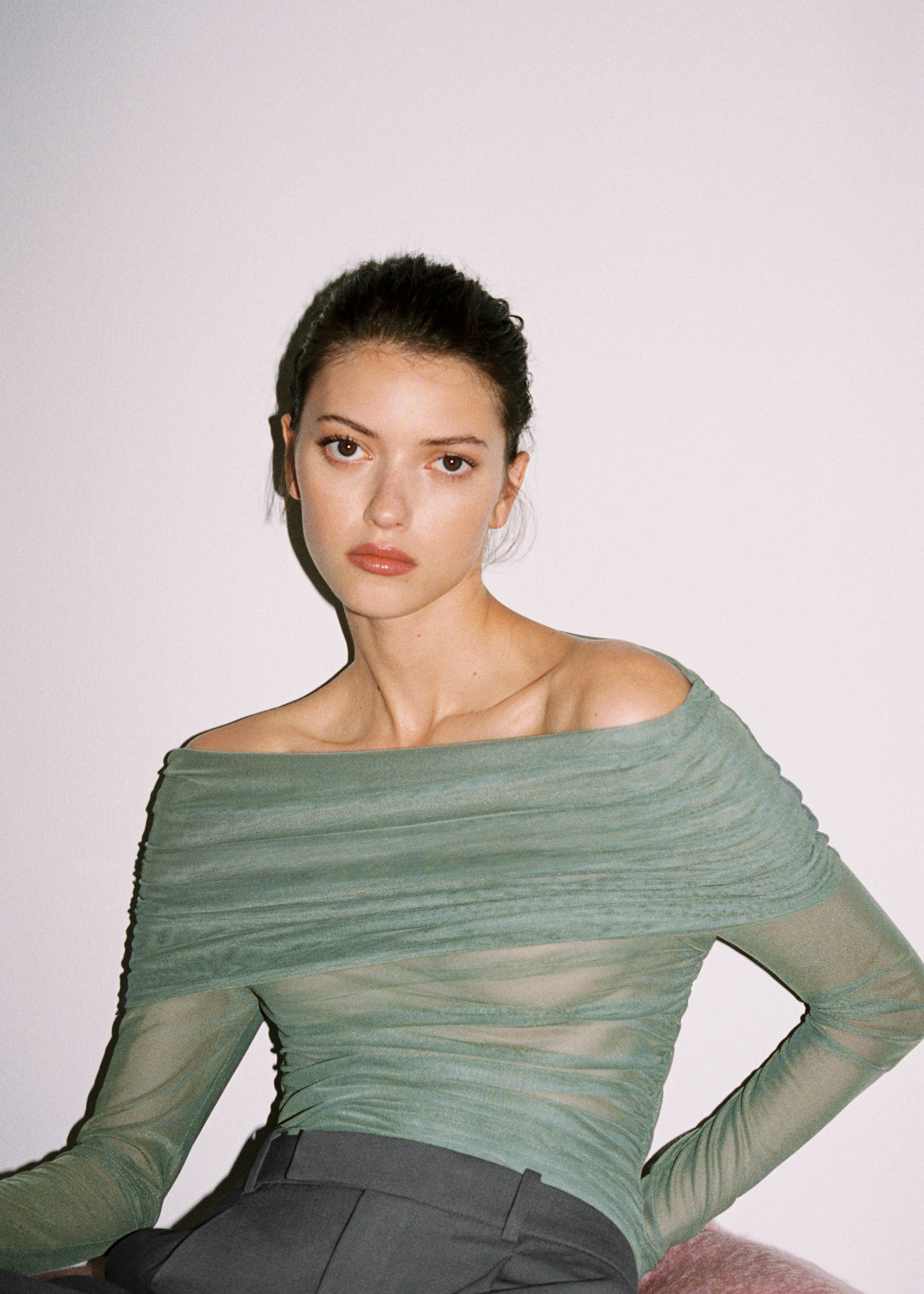 Off-the-shoulder tulle t-shirt - Women | MANGO Niger