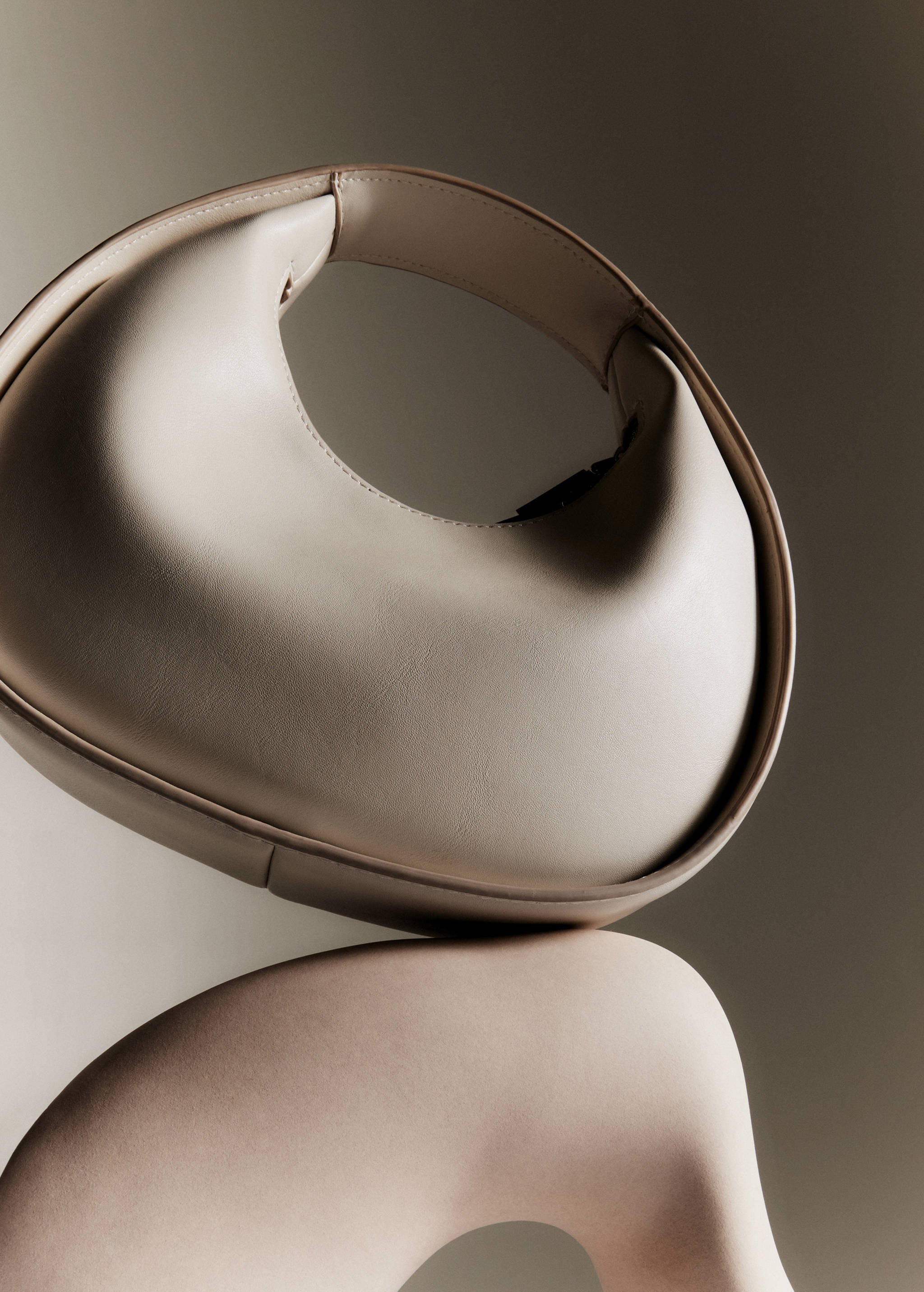 Shoulder bag with detachable handle - Details of the article 7