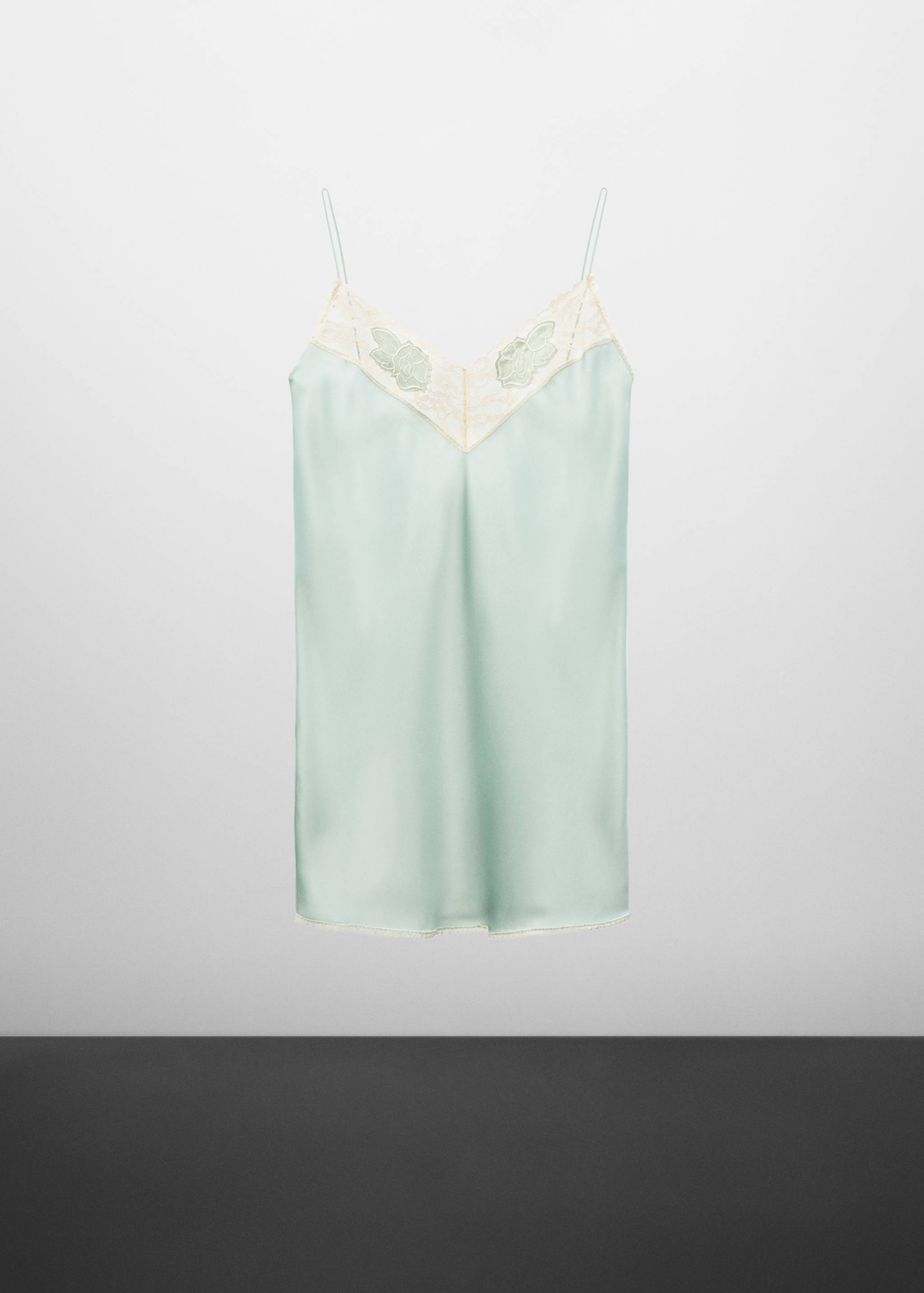 Robe lingerie en dentelle - Article sans modèle