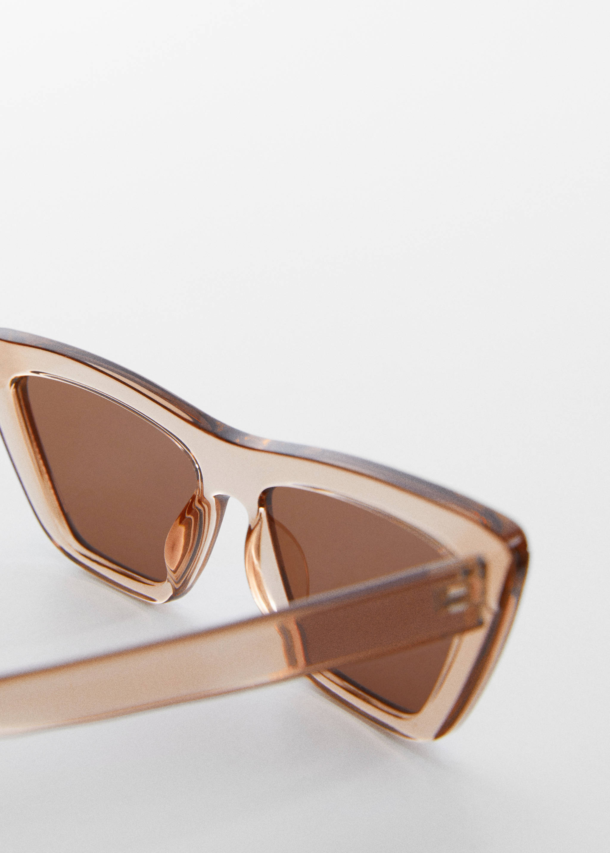 Солнцезащитные очки «кошачий глаз» - Деталь изделия 1