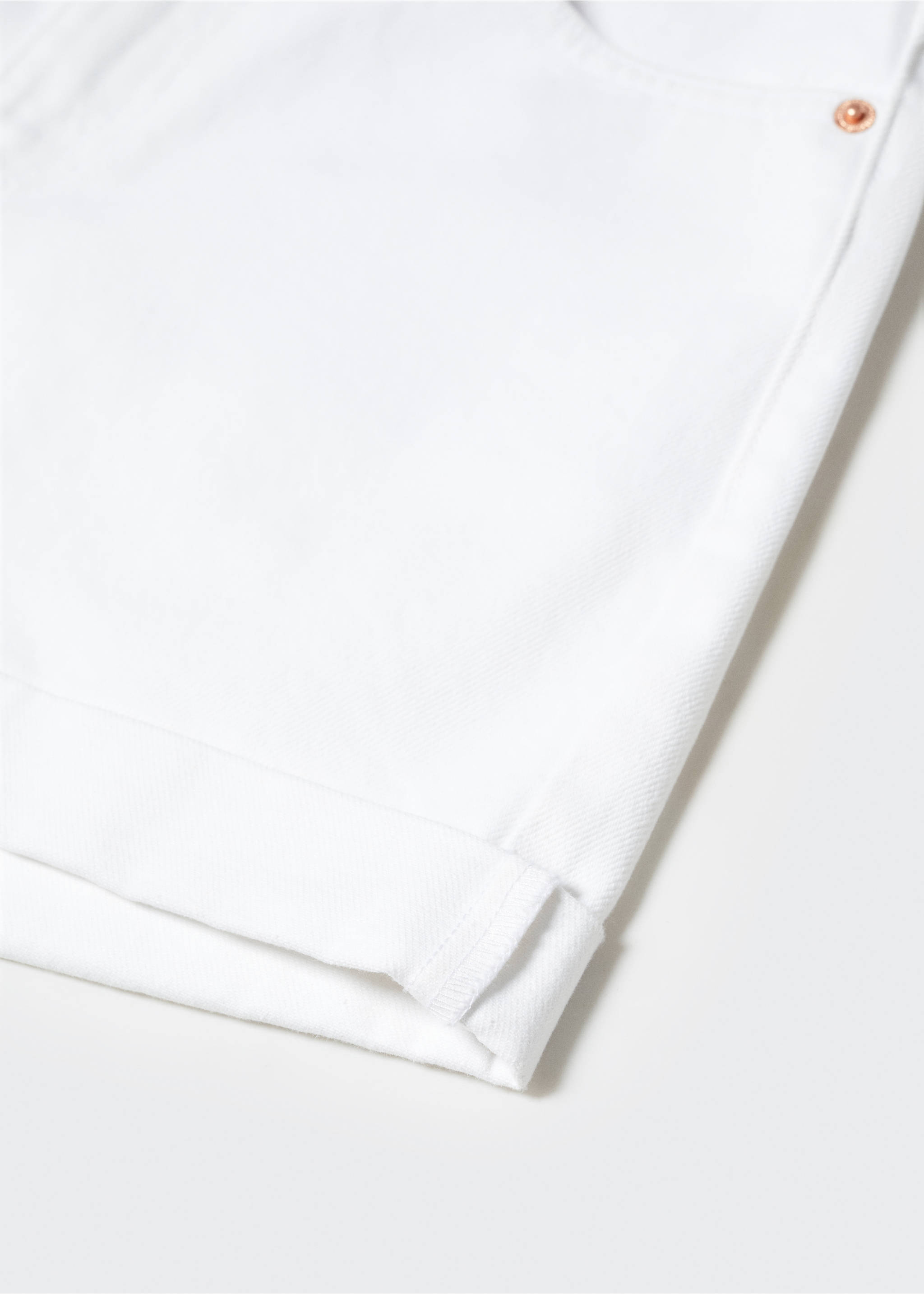 Mom-fit denim shorts - Details of the article 8, White. Ref: 57030037-00.