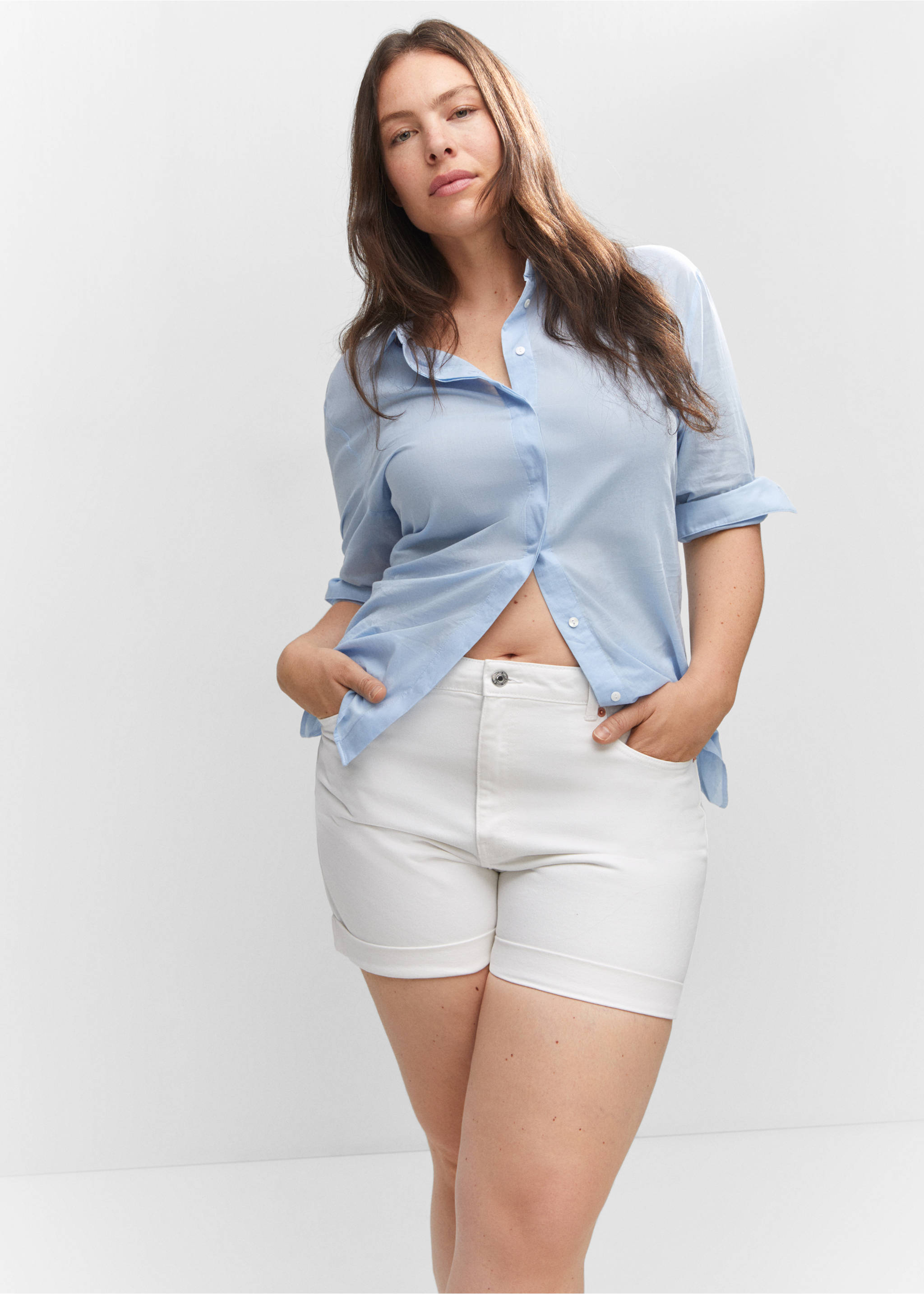 Mom-fit denim shorts - Details of the article 5, White. Ref: 57030037-00.
