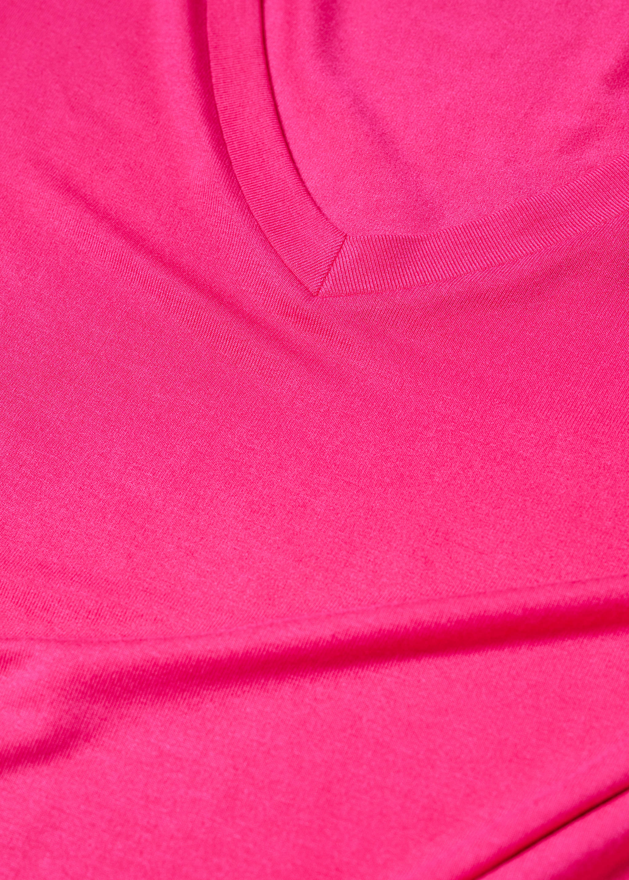 V-neck T-shirt - Details of the article 8