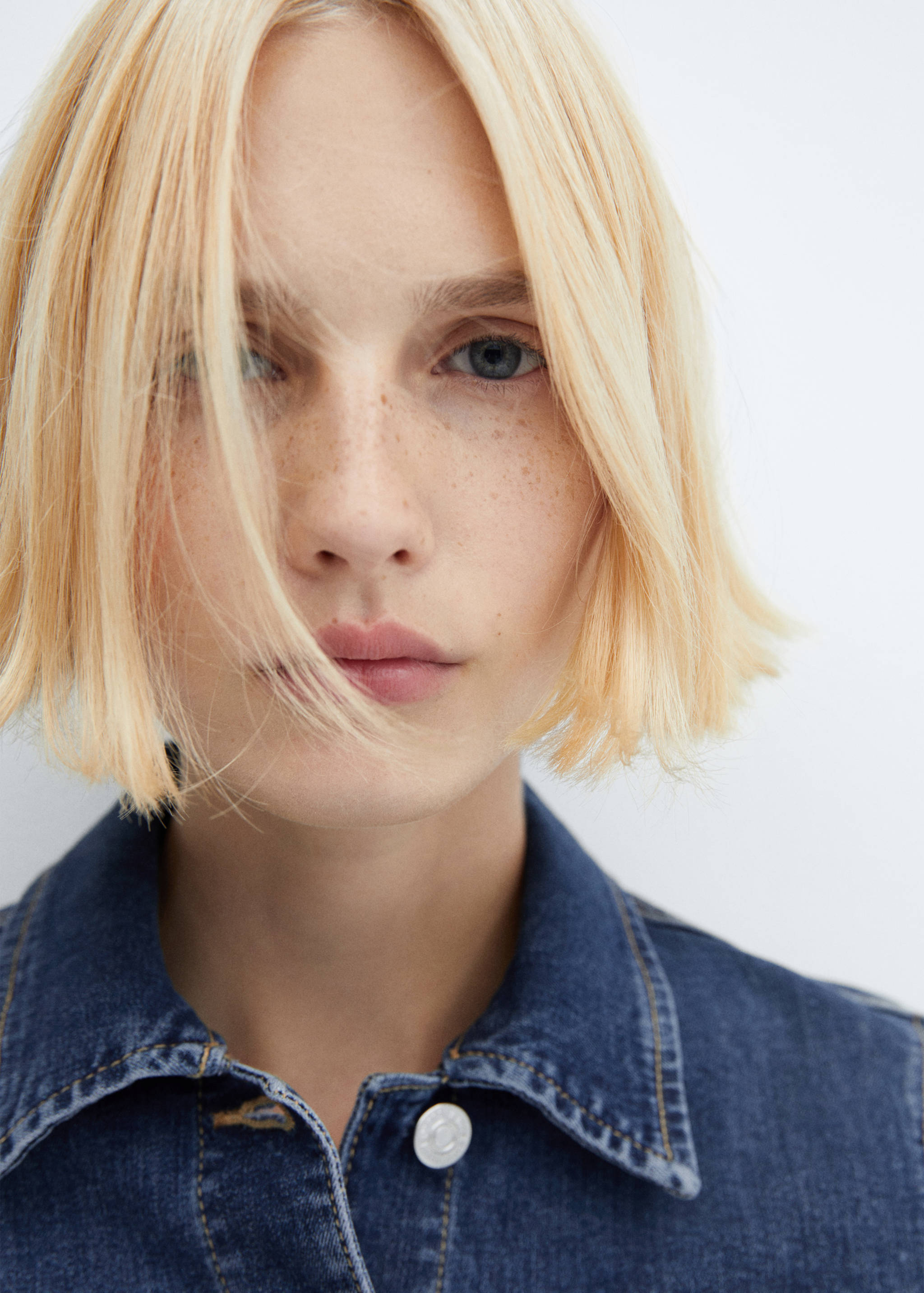 Pocketed denim jacket - Details of the article 1