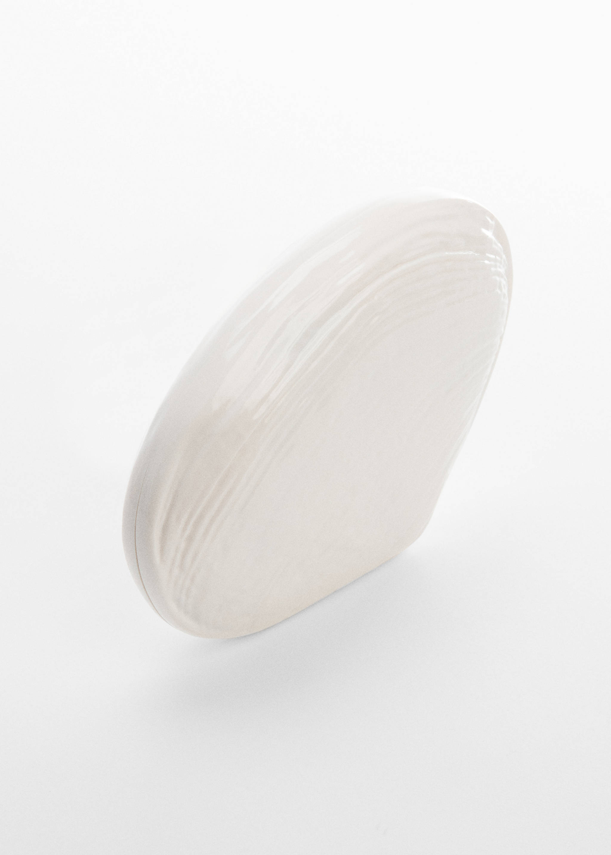 حقيبة كلاتش بتصميم صدفي - رؤية وسط