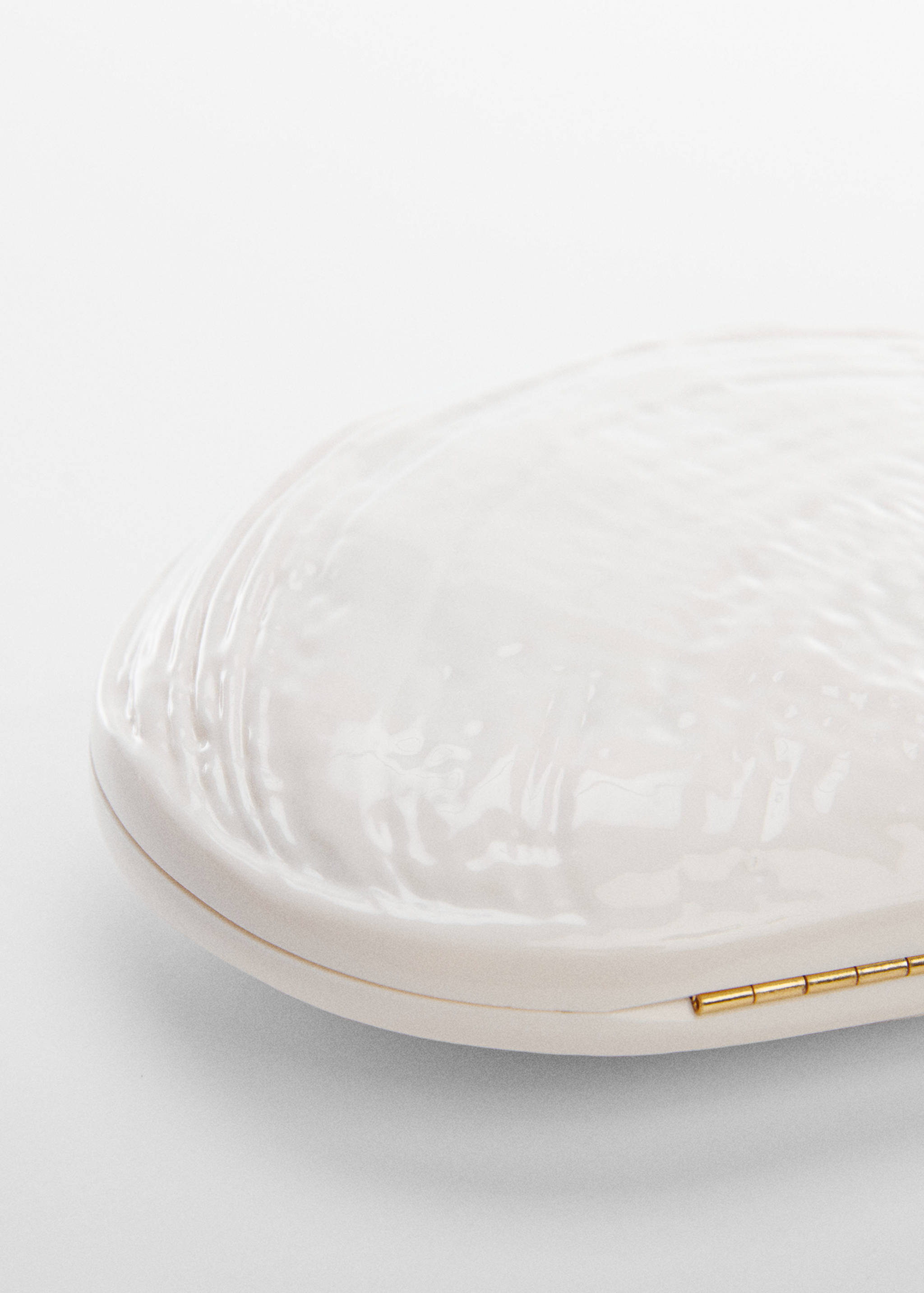 حقيبة كلاتش بتصميم صدفي - تفاصيل المنتج 1