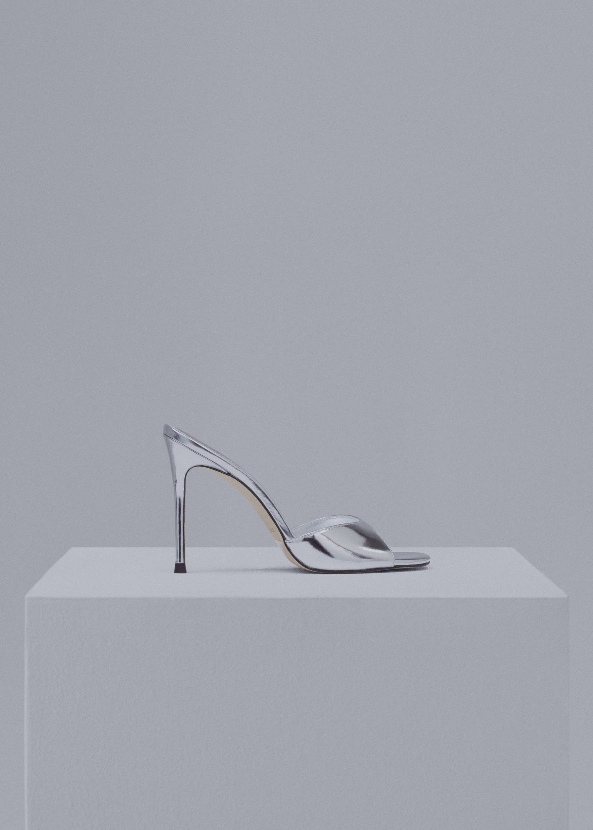 Metallic heel sandals - Article without model