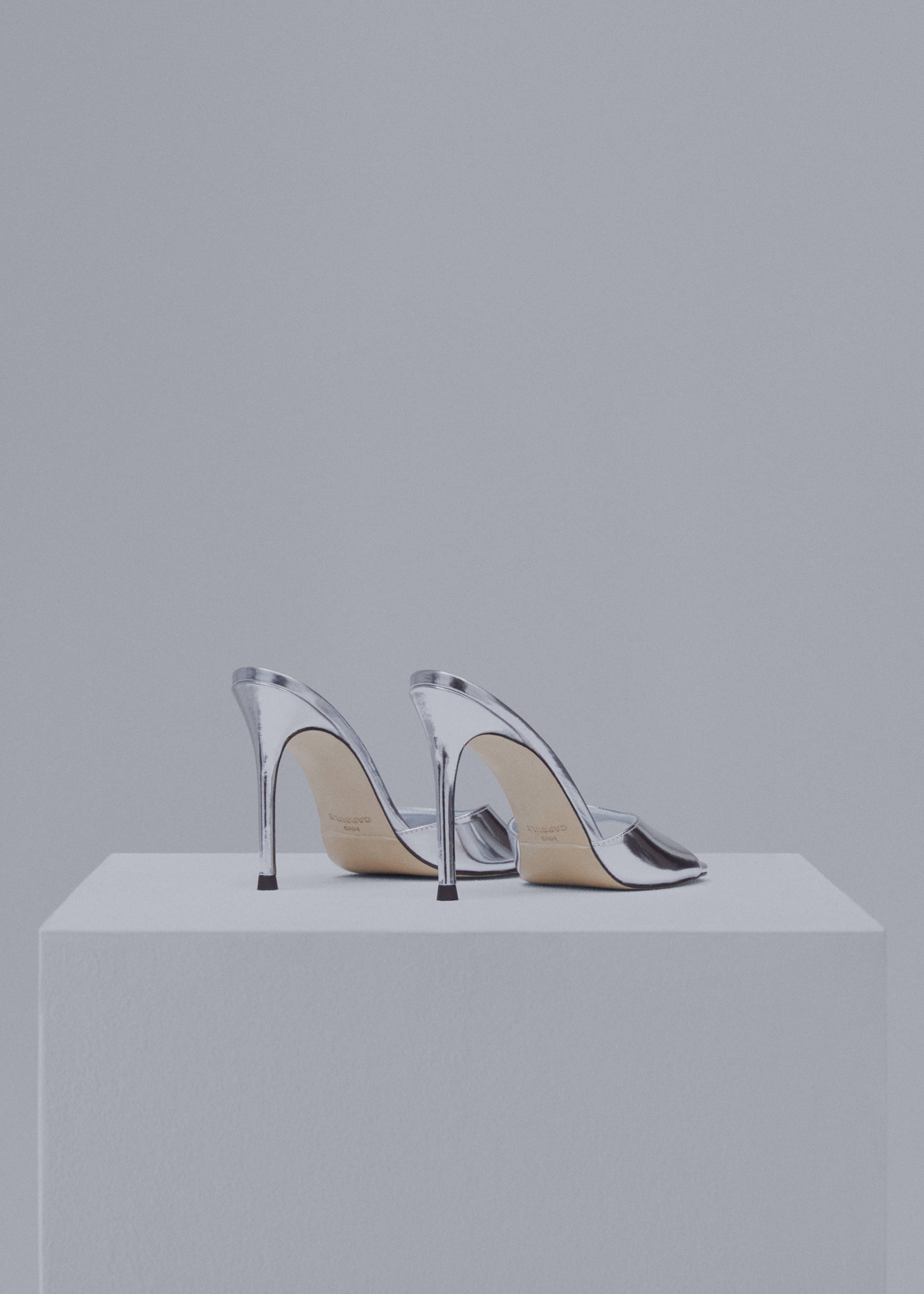 Metallic heel sandals - Details of the article 3