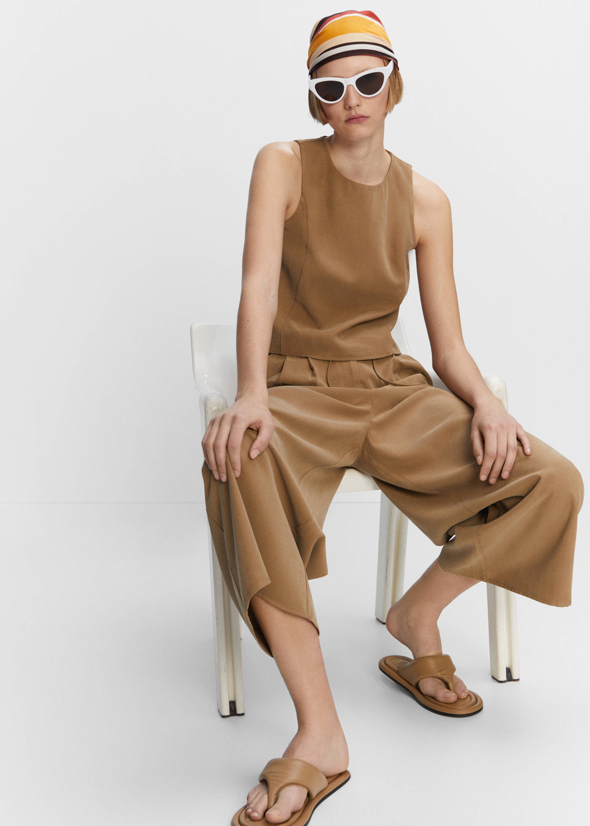 Wide leg trousers with elastic waist - Details of the article 2