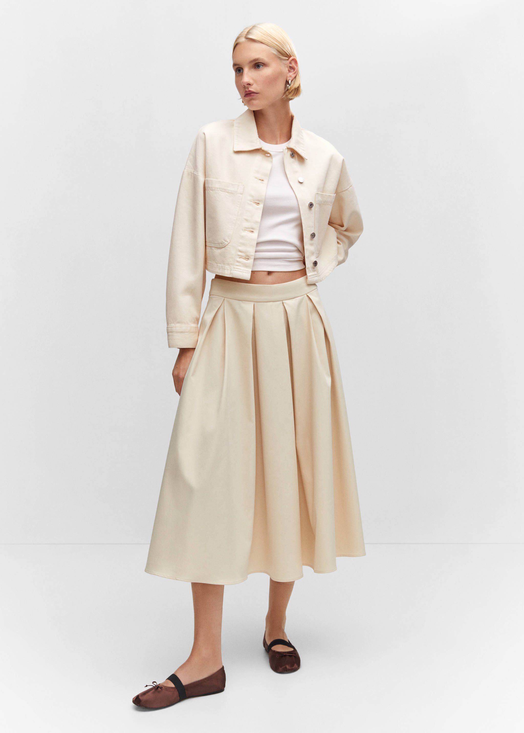 Cazadora vaquera bolsillos - Plano general