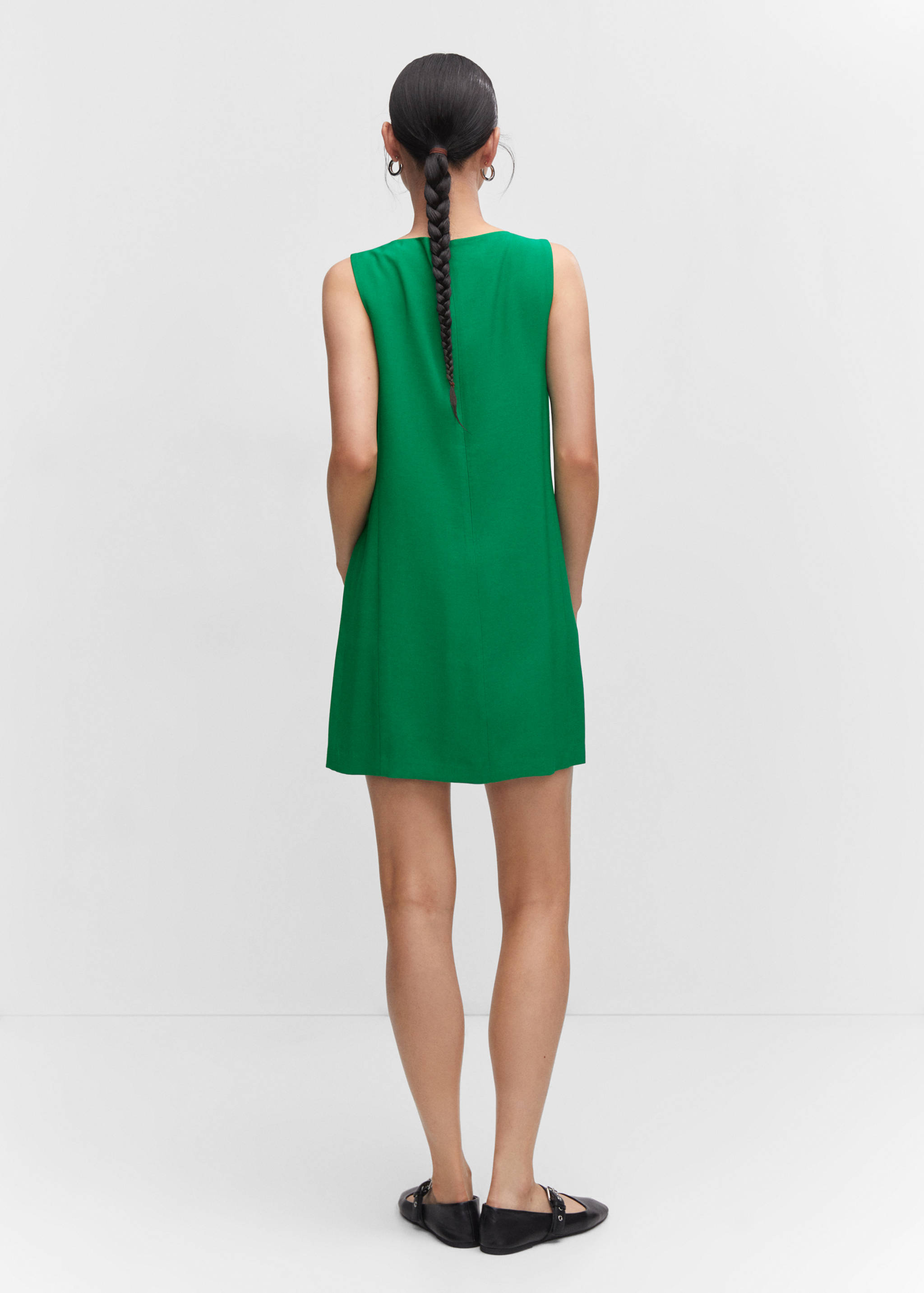 Short sleeveless dress - Reverse of the article