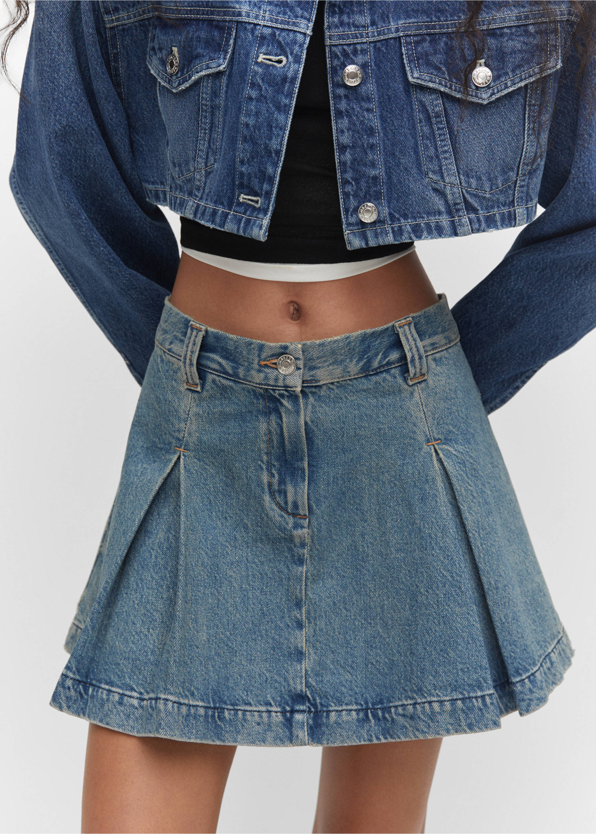 Pleated denim mini-skirt - Details of the article 3, Medium Vintage Blue. Ref: 57033804-00.