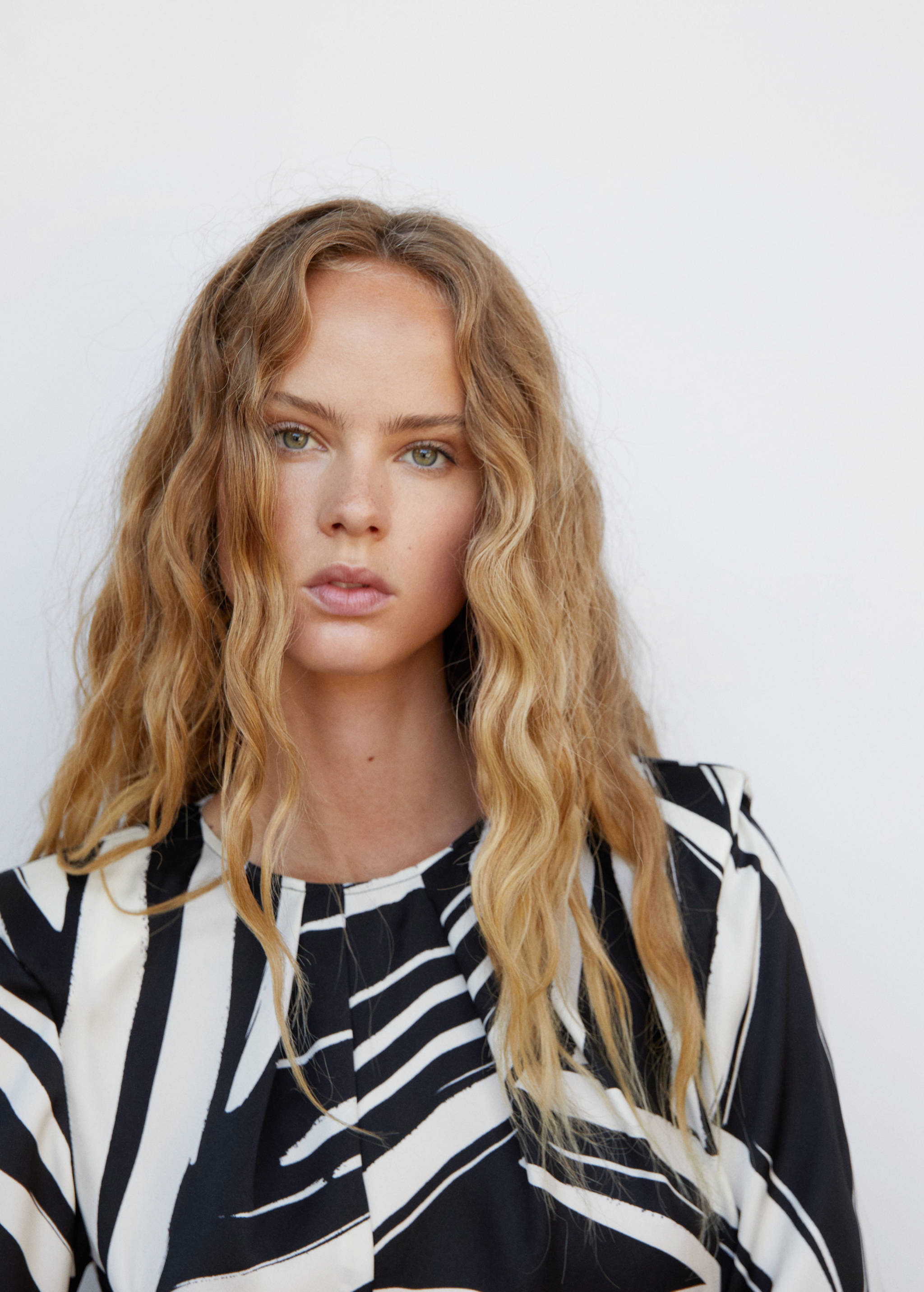 Printed short dress - Details of the article 1