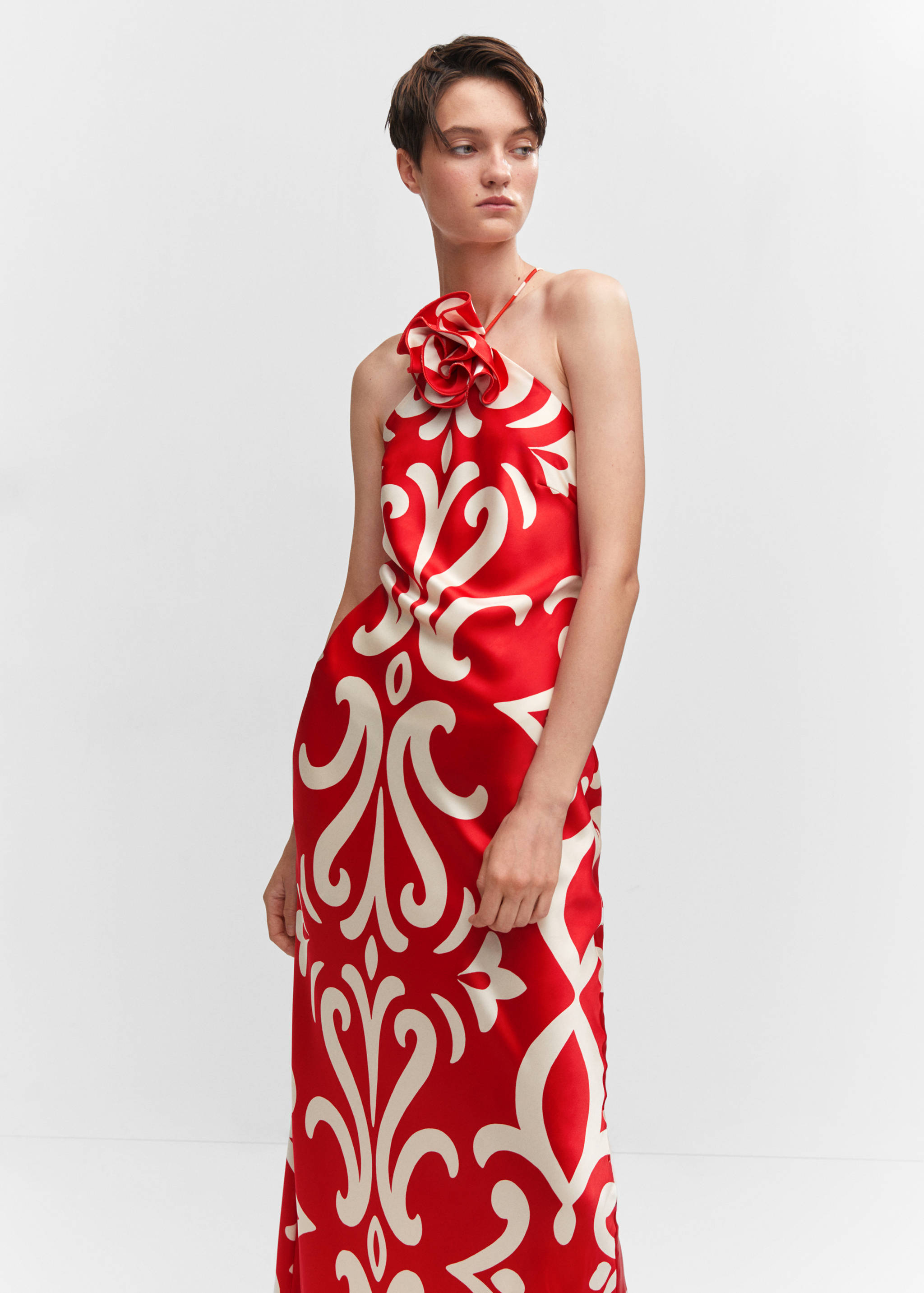 Halter dress with flower detail - Medium plane