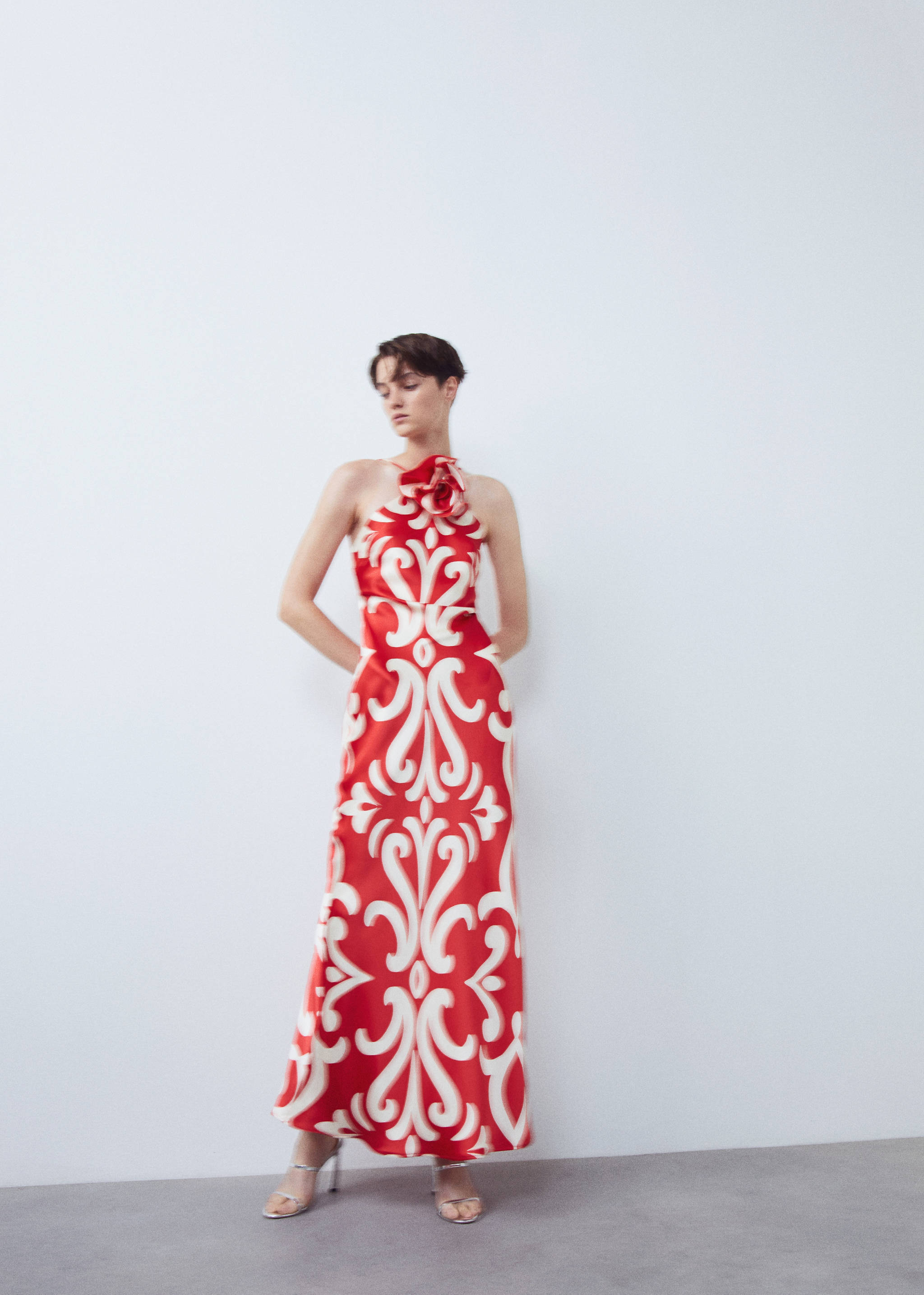 Halter dress with flower detail - Details of the article 6
