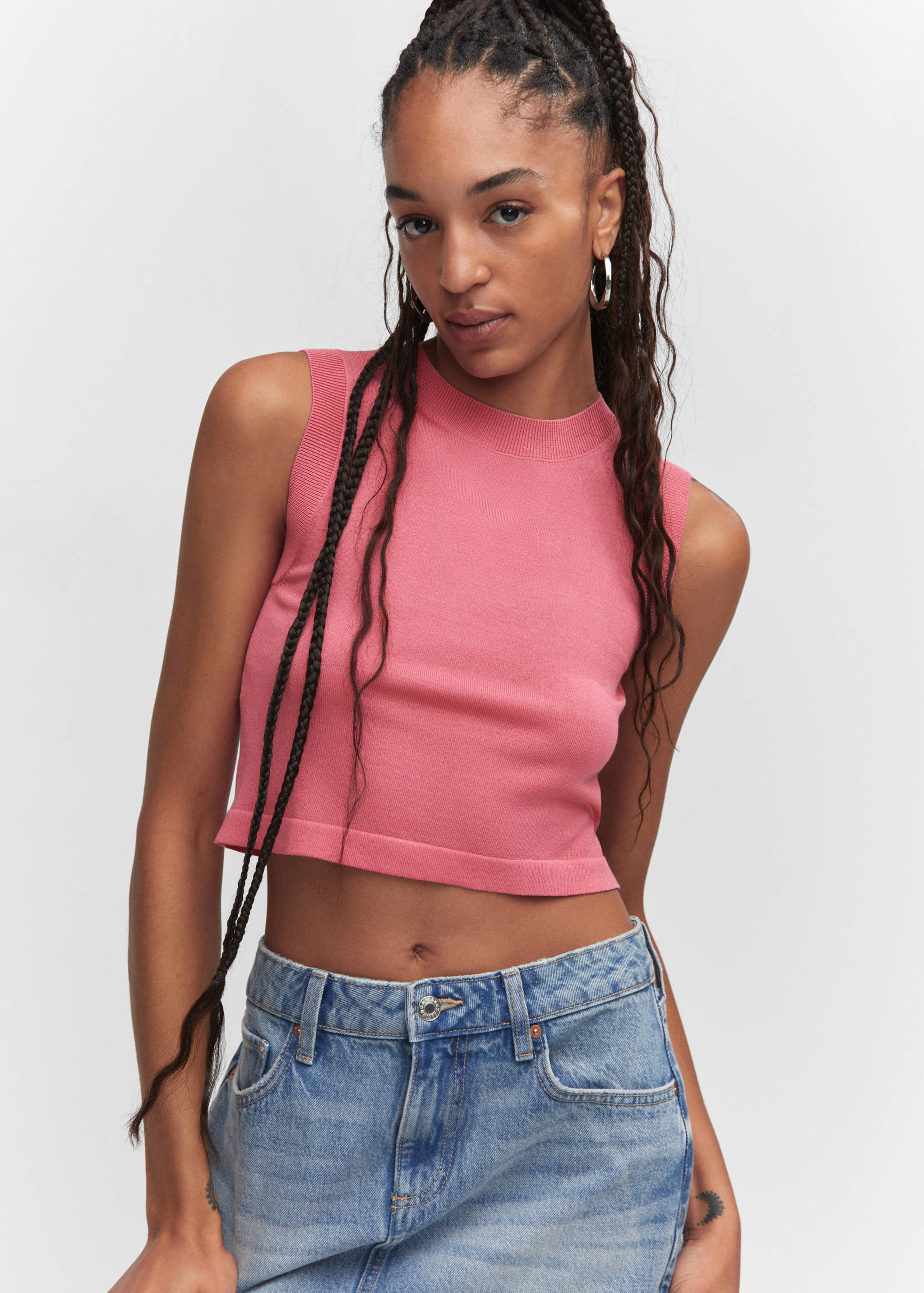 Top crop cuello halter - Plano medio