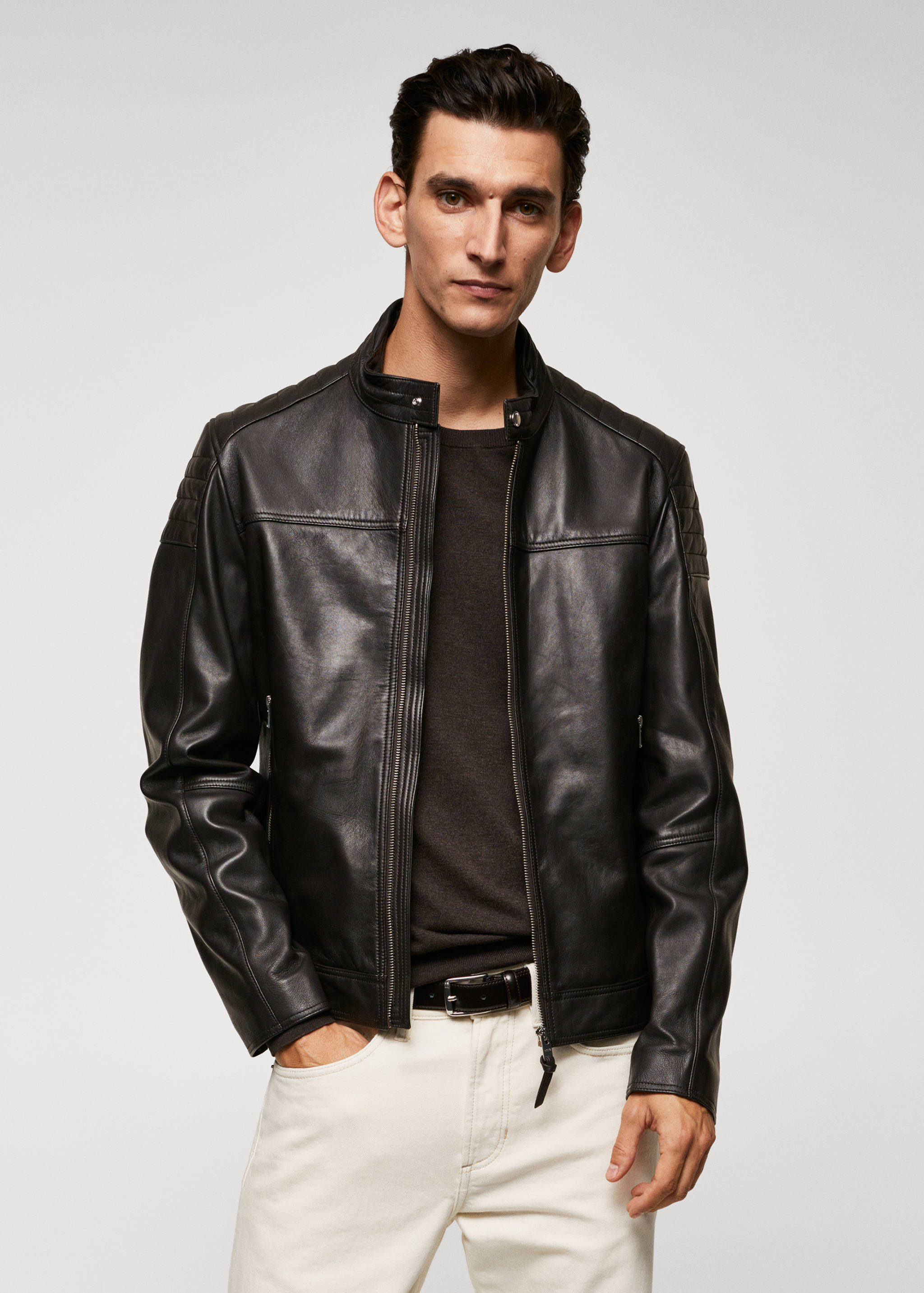 Кожаная куртка из наппы - Средний план