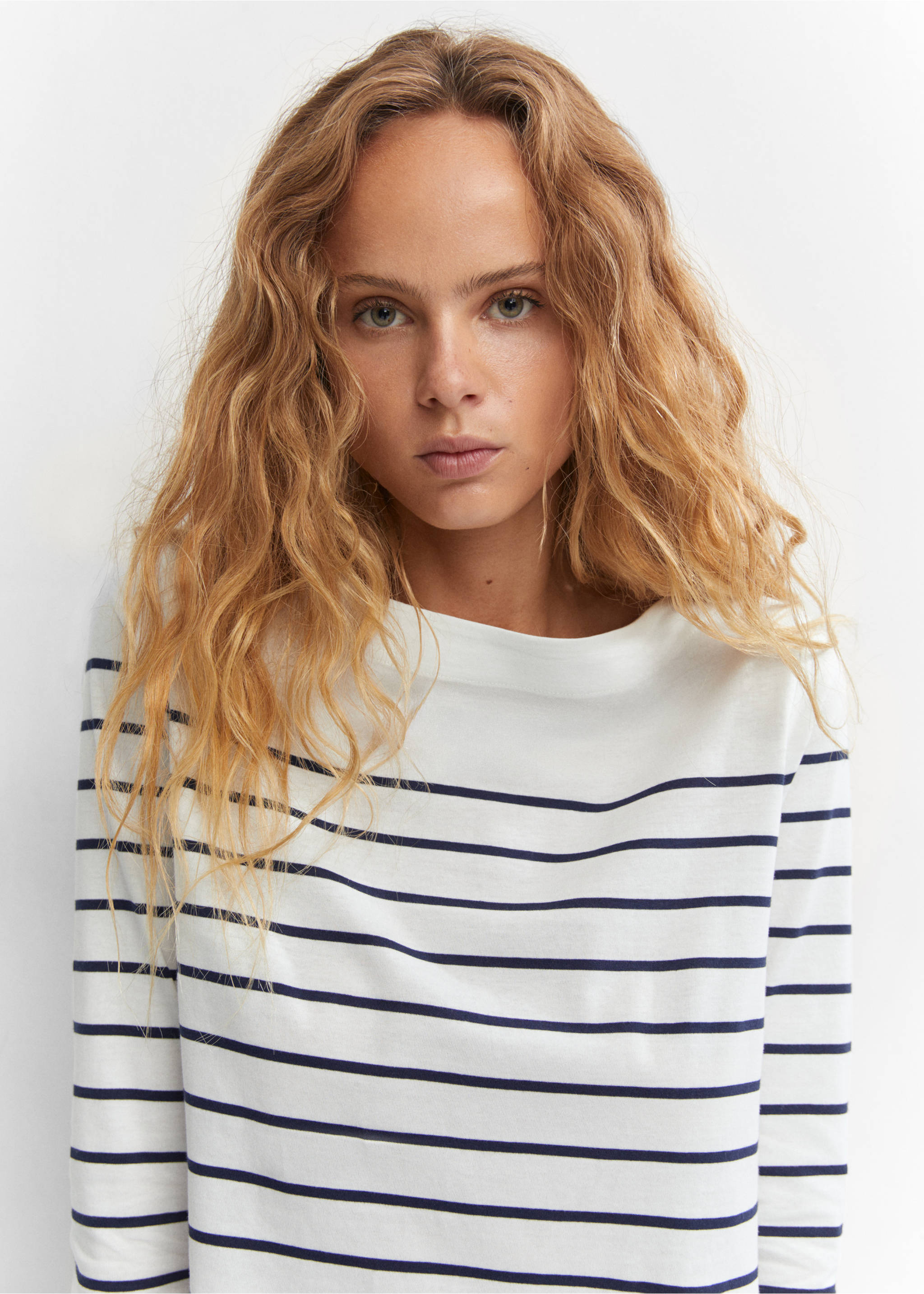 Striped boat-neck t-shirt - Details of the article 1, Navy. Ref: 57034402-00.