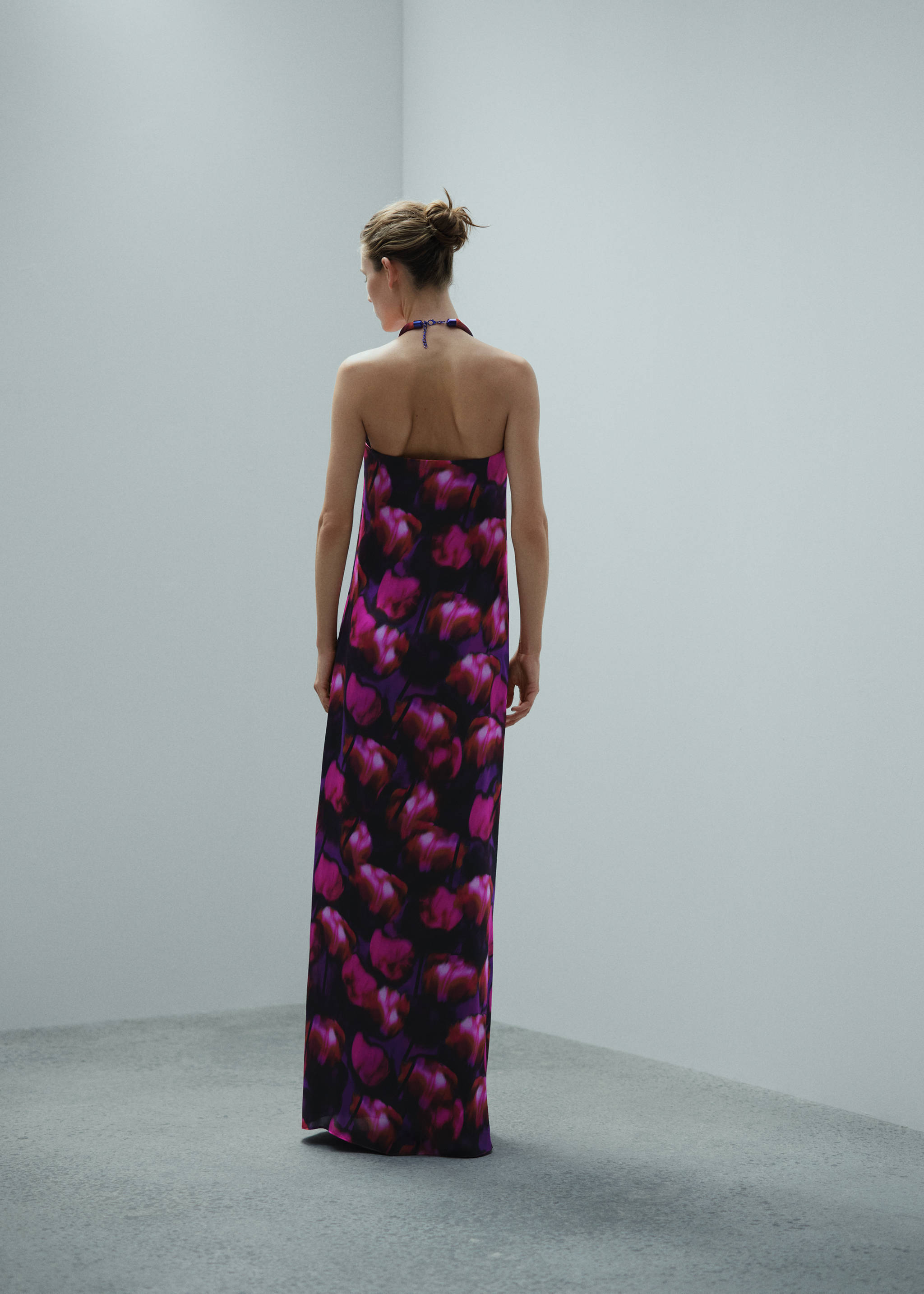 Low-cut printed silk dress - Reverse of the article