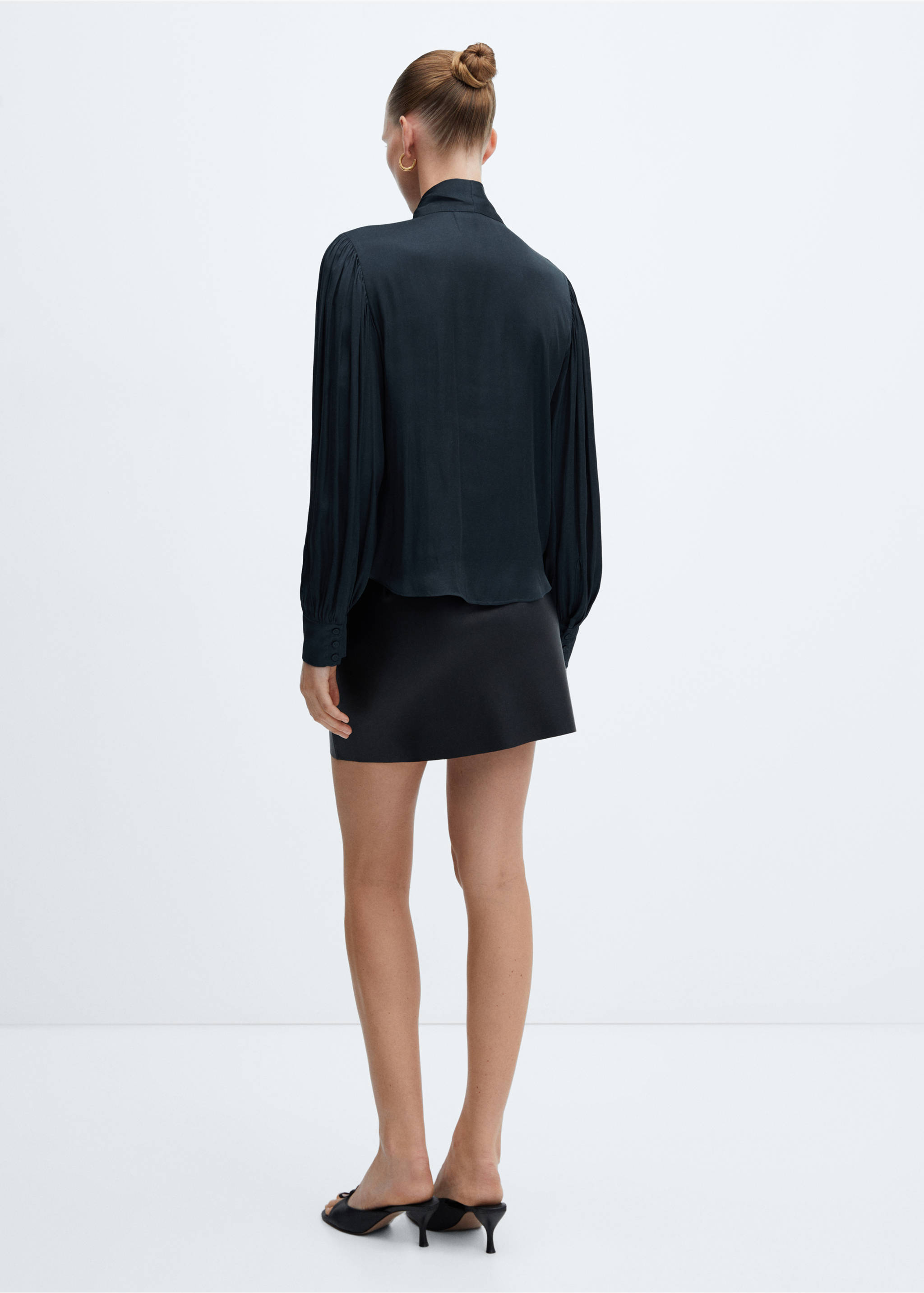 Bow satin blouse - Reverse of the article, Charcoal. Ref: 57035791-00.