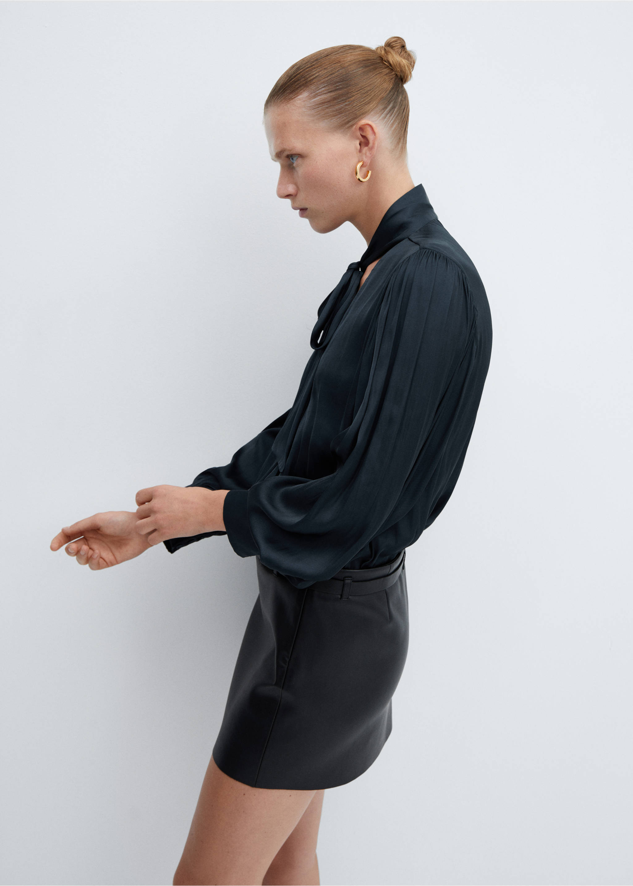 Bow satin blouse - Details of the article 2, Charcoal. Ref: 57035791-00.
