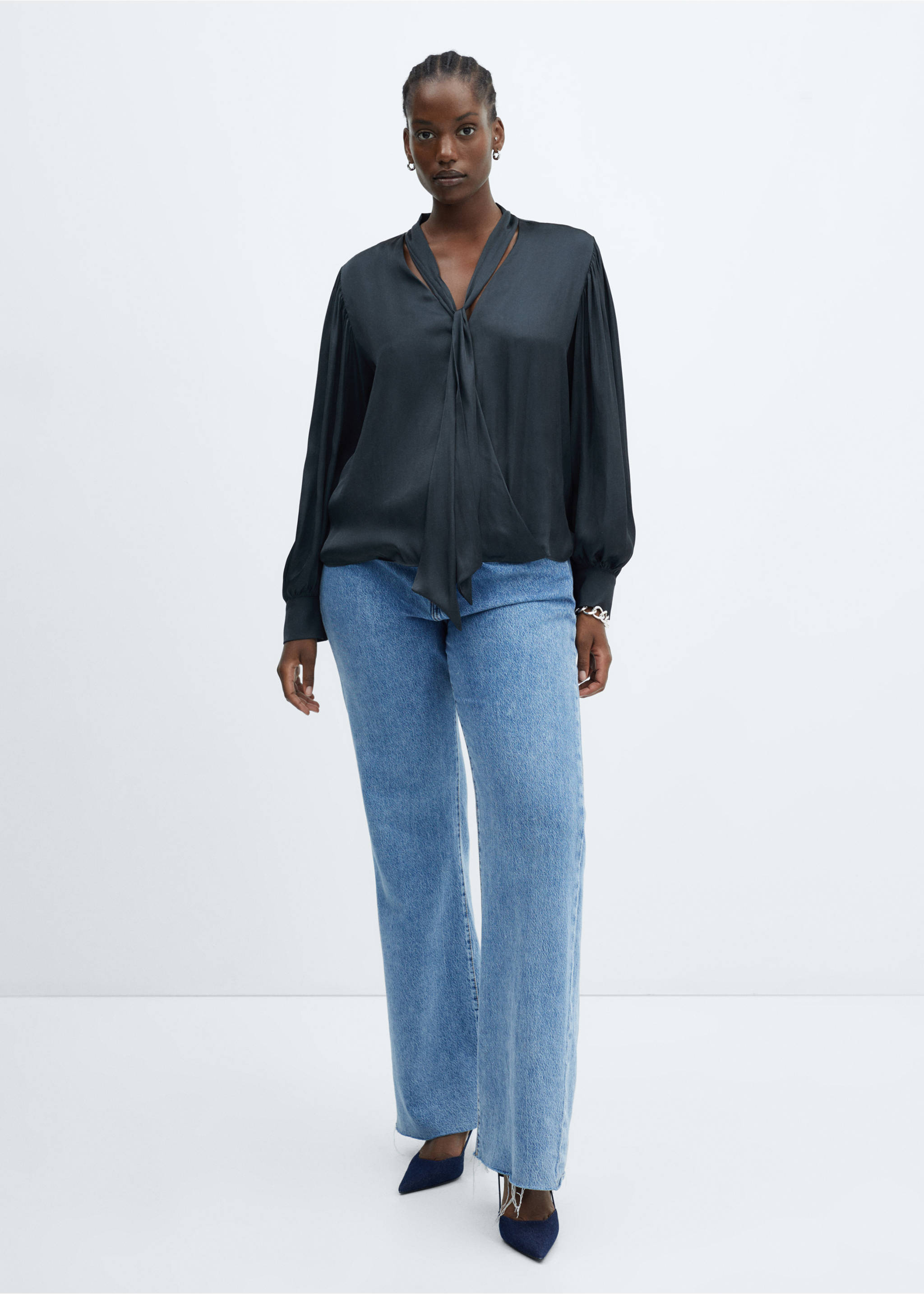 Bow satin blouse - Details of the article 3, Charcoal. Ref: 57035791-00.