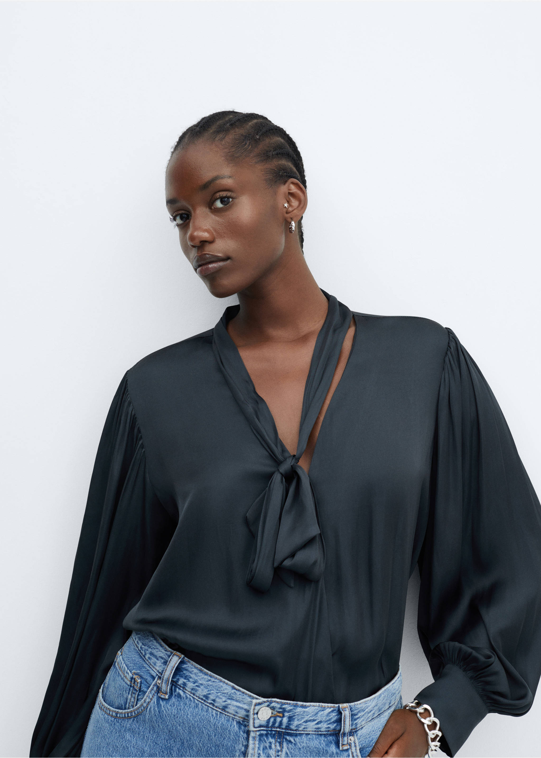 Bow satin blouse - Details of the article 4, Charcoal. Ref: 57035791-00.