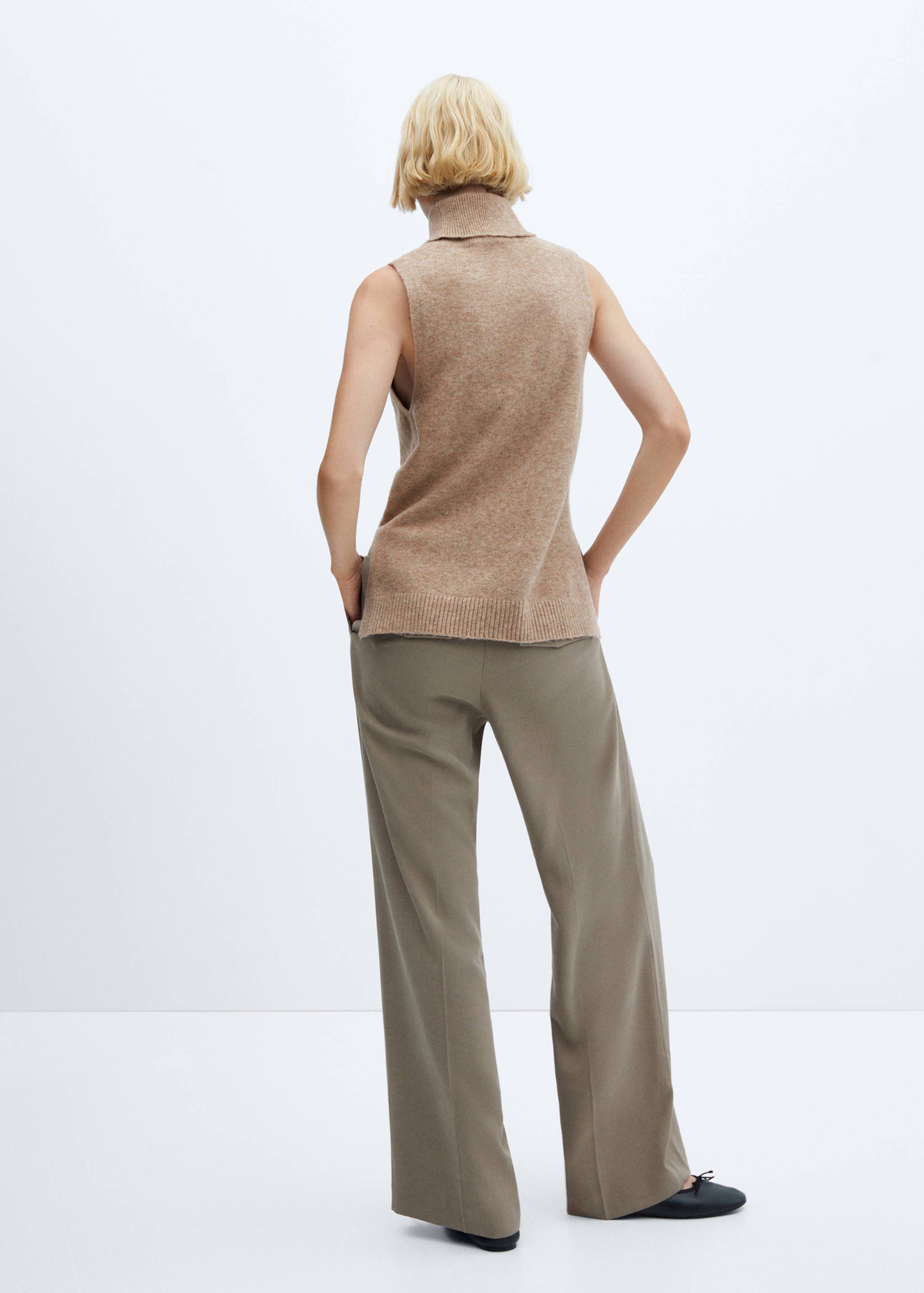 Turtleneck knitted gilet - Reverse of the article