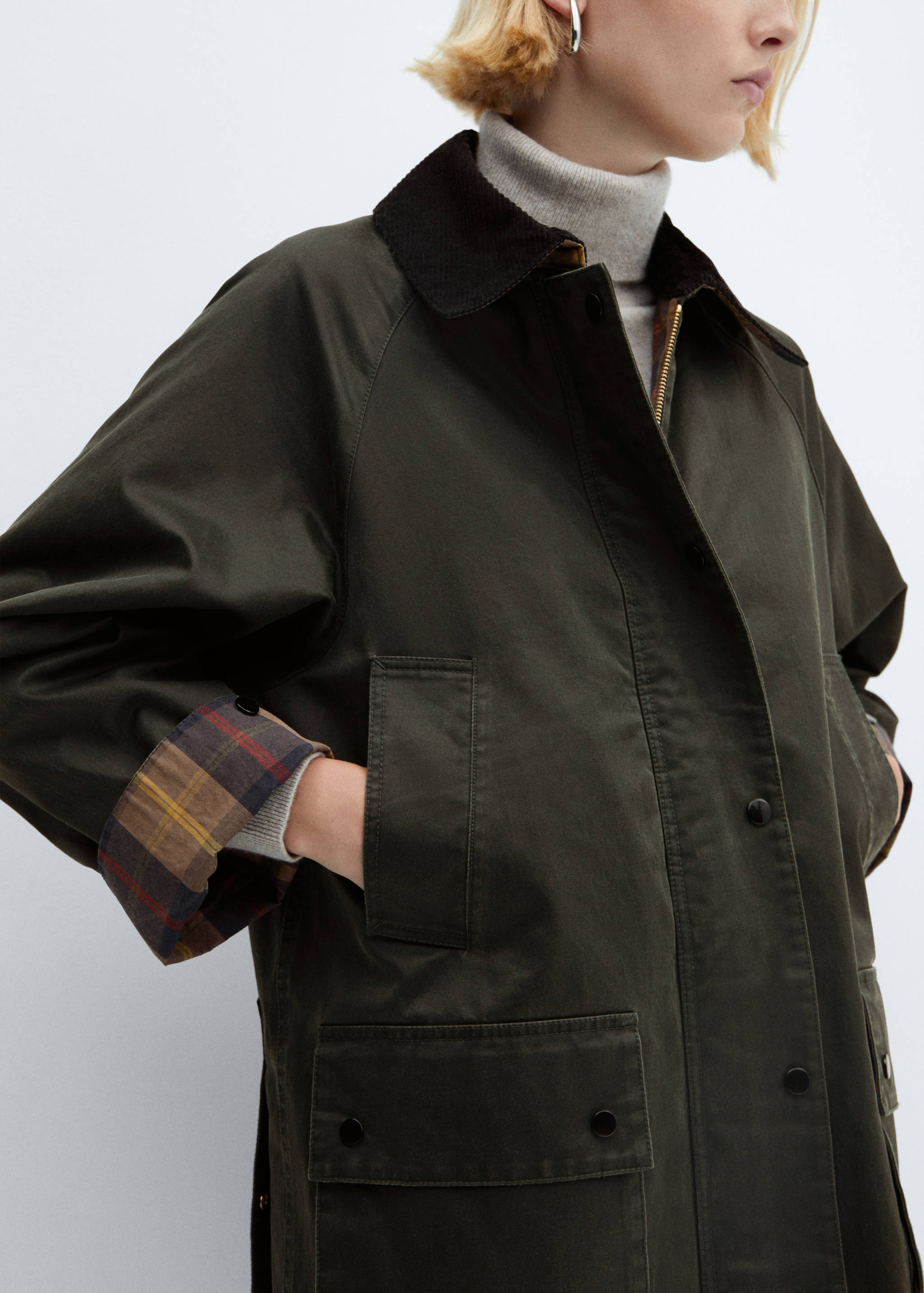 Waxed-effect short parka - Details of the article 6