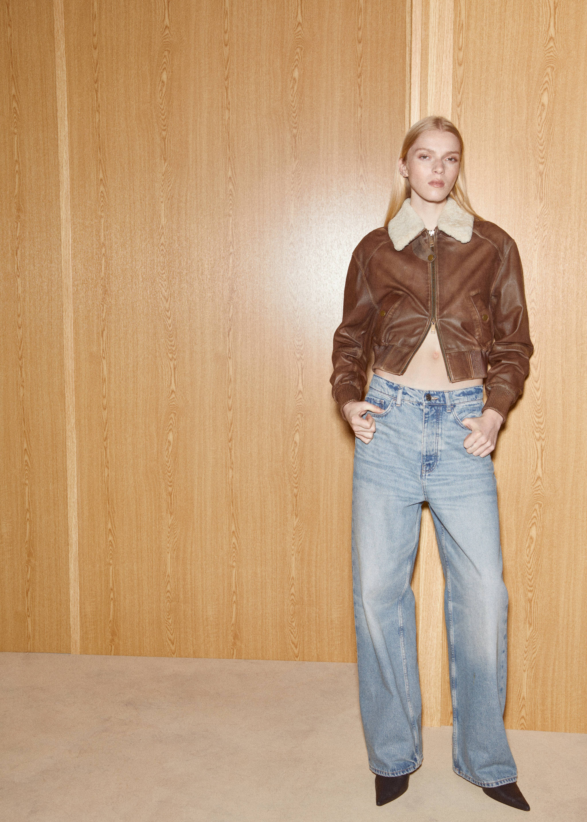Leather bomber jacket with shearling collar - Details of the article 7, Brown. Ref: 57035986-00.