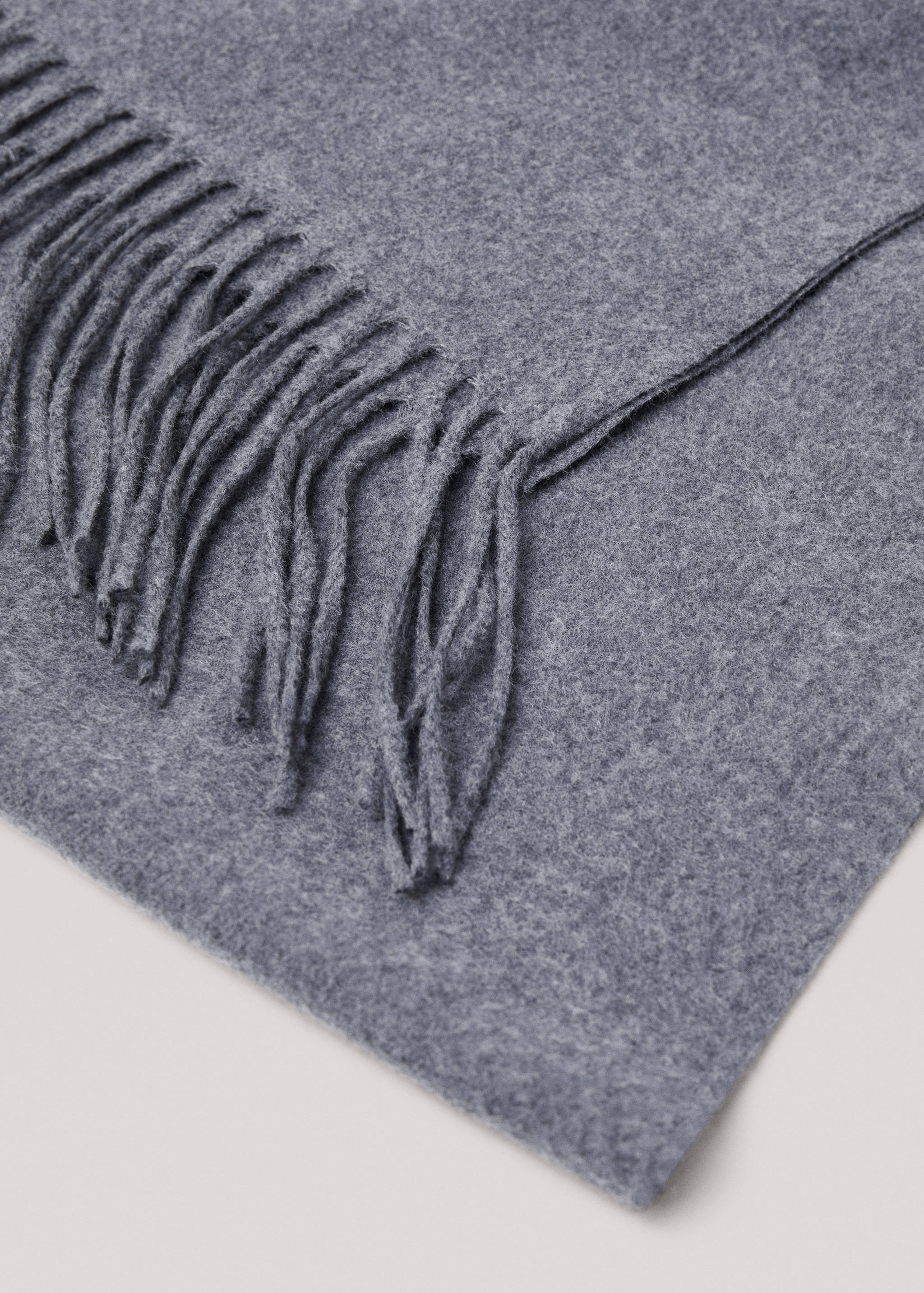 Plain fringed blanket - Details of the article 2