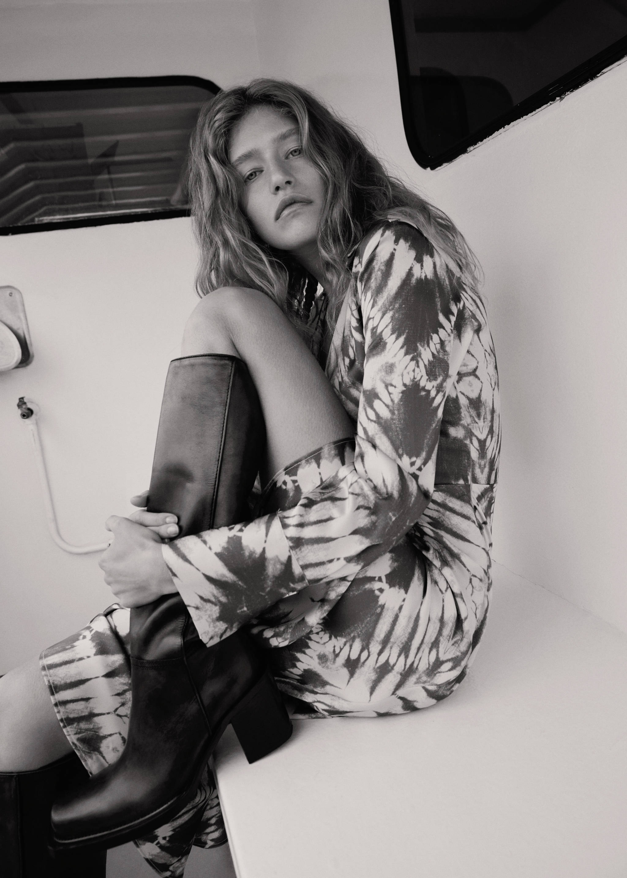 Satin tie-dye dress - Details of the article 7, Light/Pastel Purple. Ref: 57036028-00.