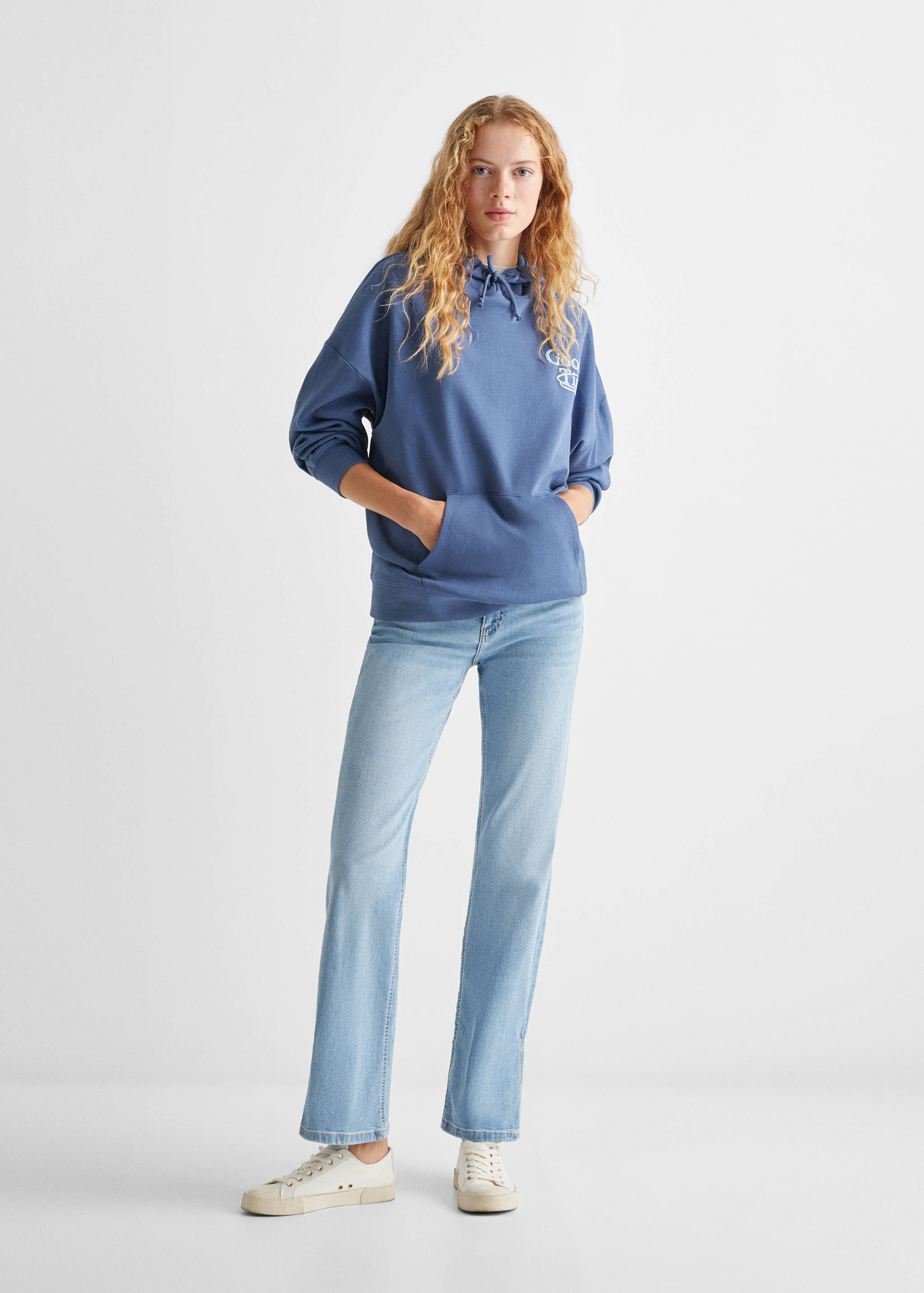 Свитшот с принтованной надписью - Общий план