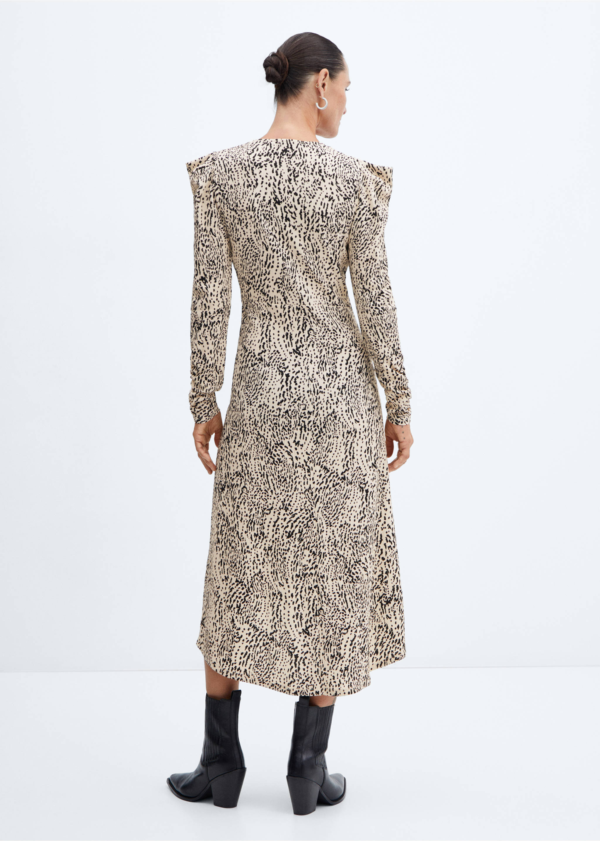 V-neck dress with gathered neckline - Reverse of the article, Ecru. Ref: 57037126-00.