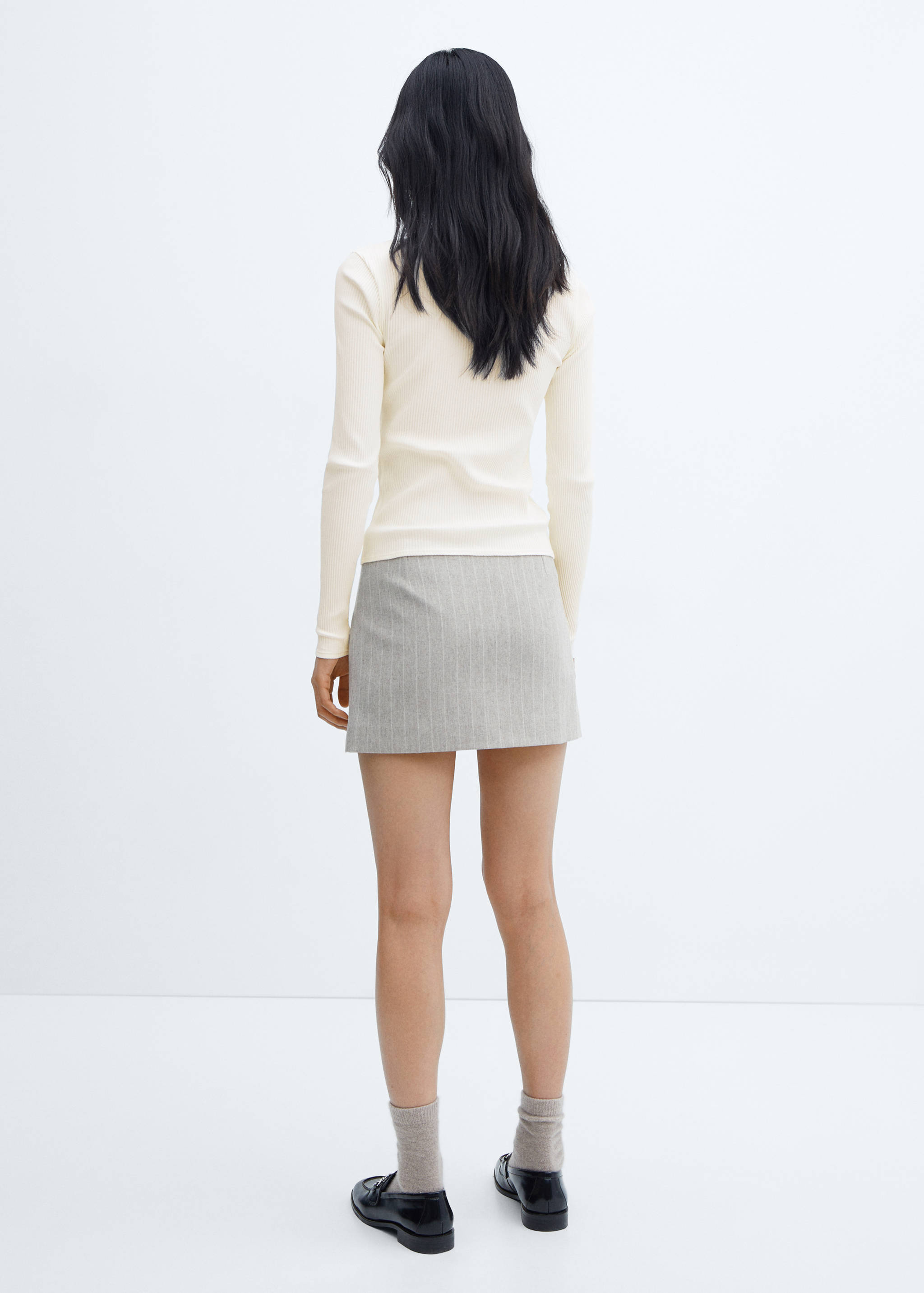 Low-cut ribbed T-shirt - Reverse of the article