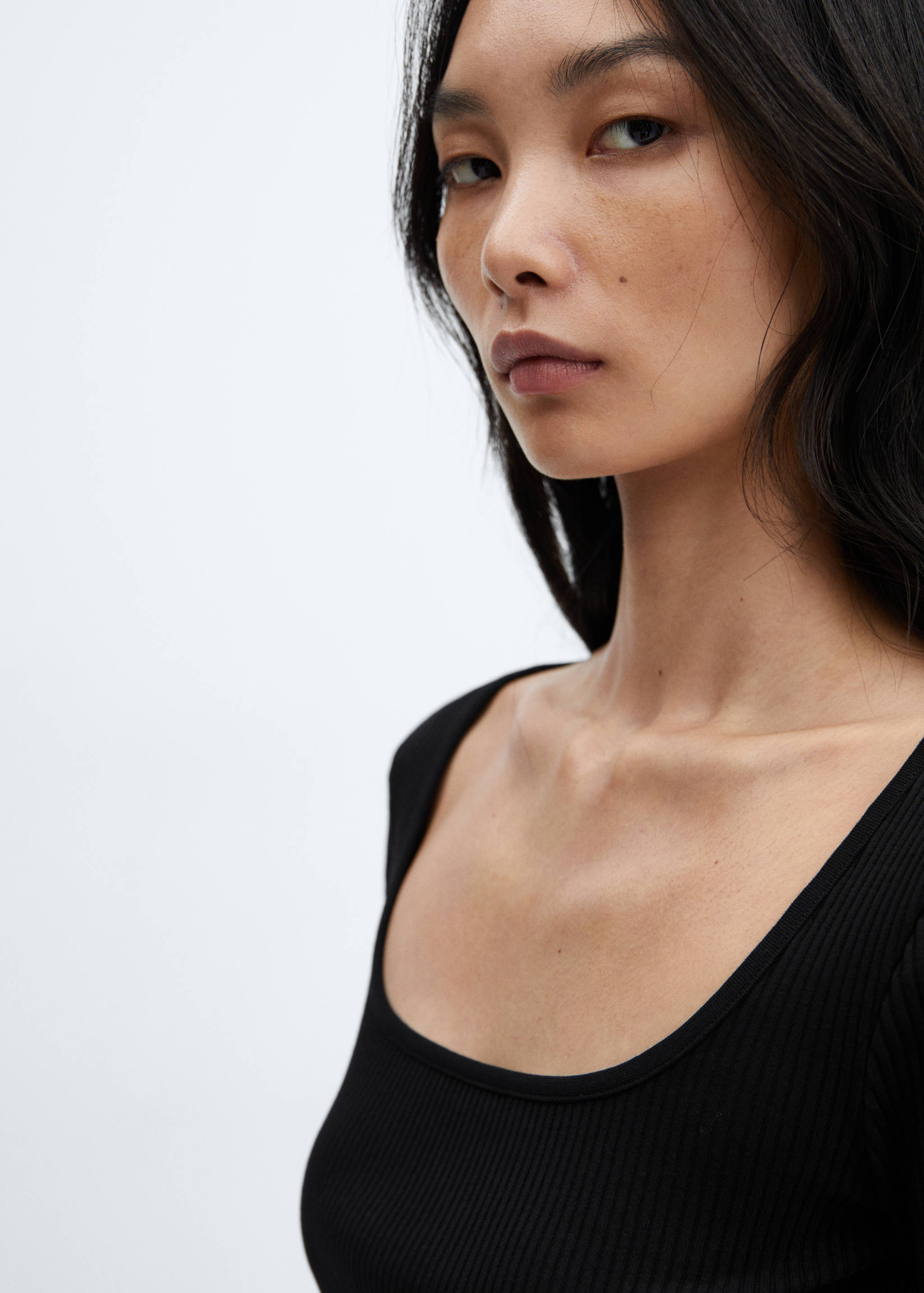 Low-cut ribbed T-shirt - Details of the article 3