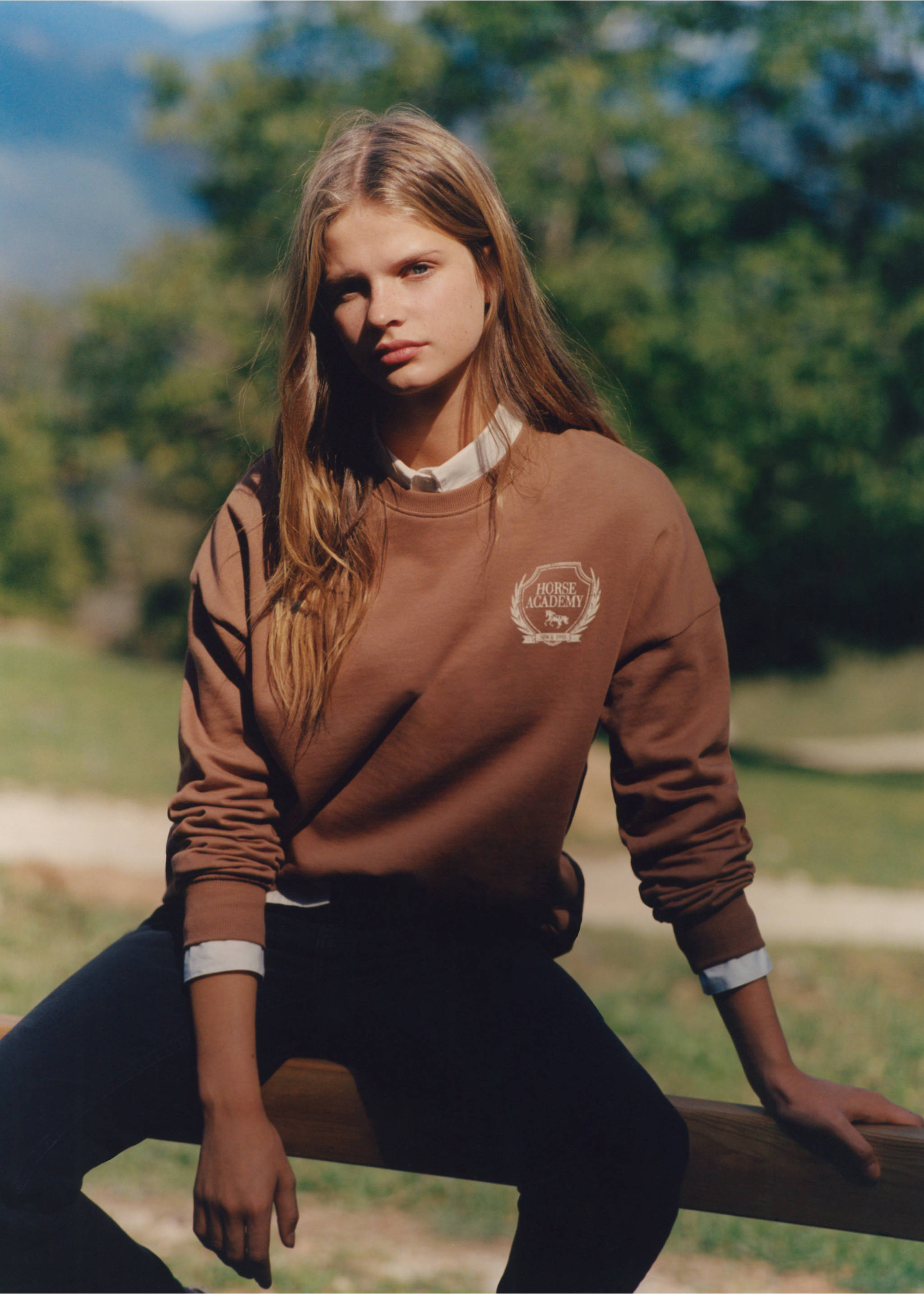 Printed message sweatshirt - Details of the article 5, Russet. Ref: 57037901-00.