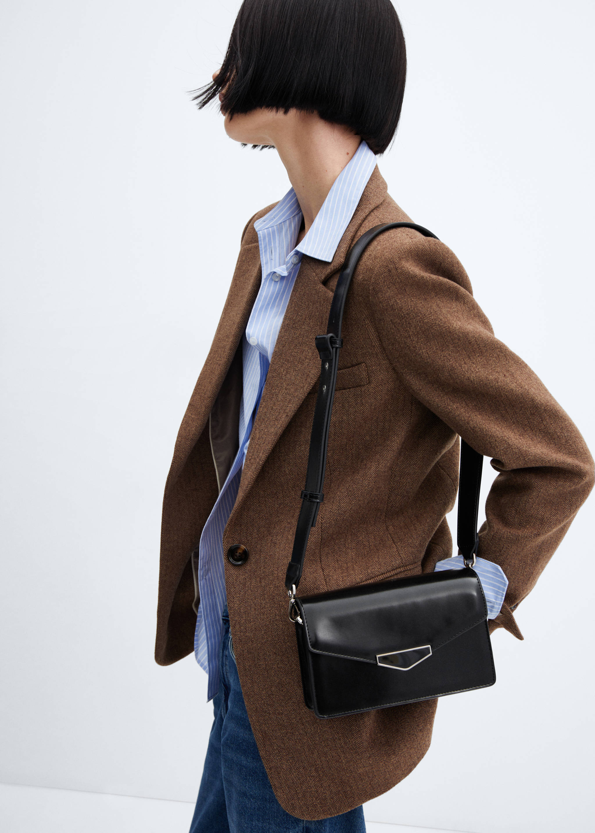 Crossbody bag with flap - Details of the article 9