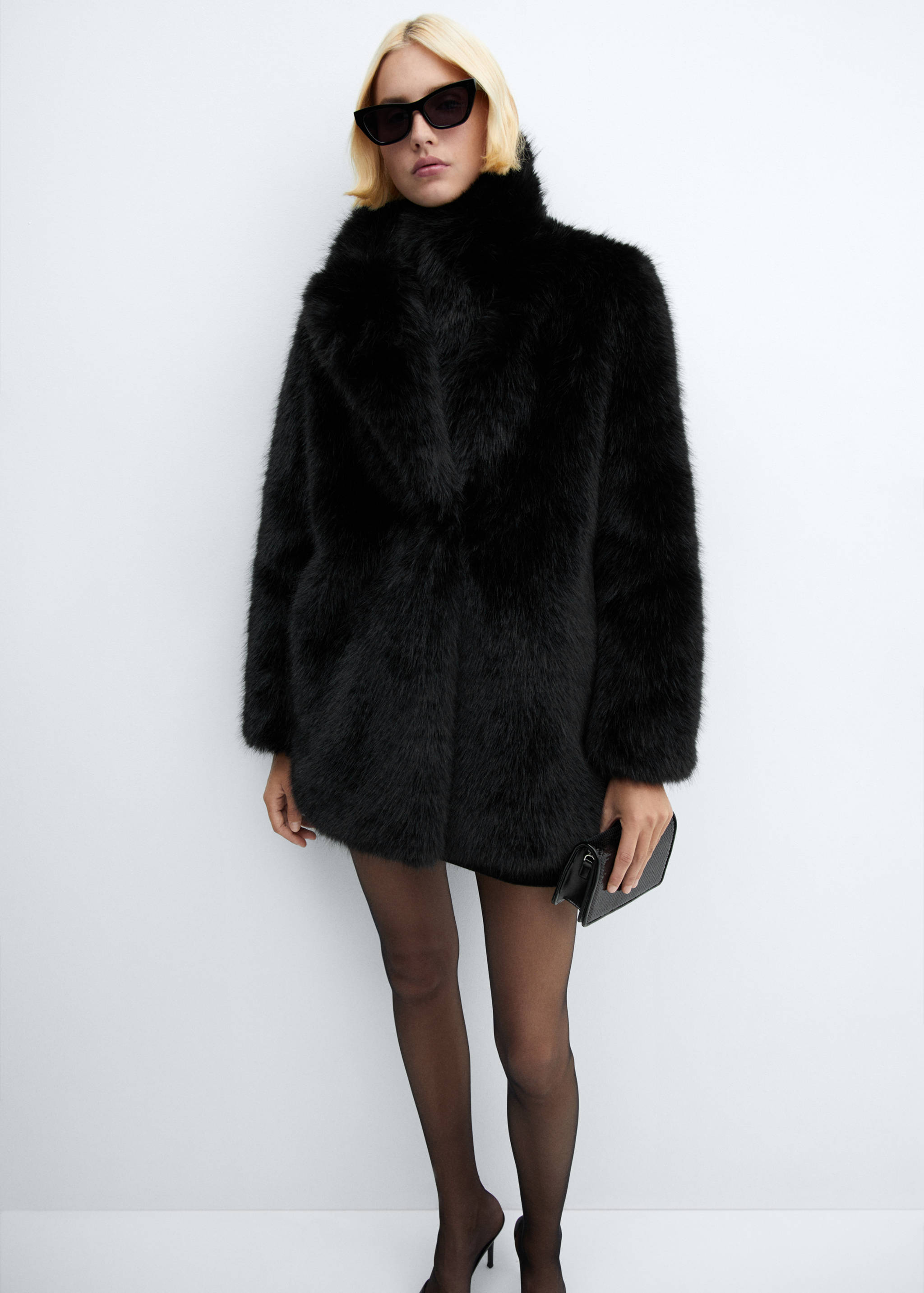 Coat with fur-effect lapels - Details of the article 2