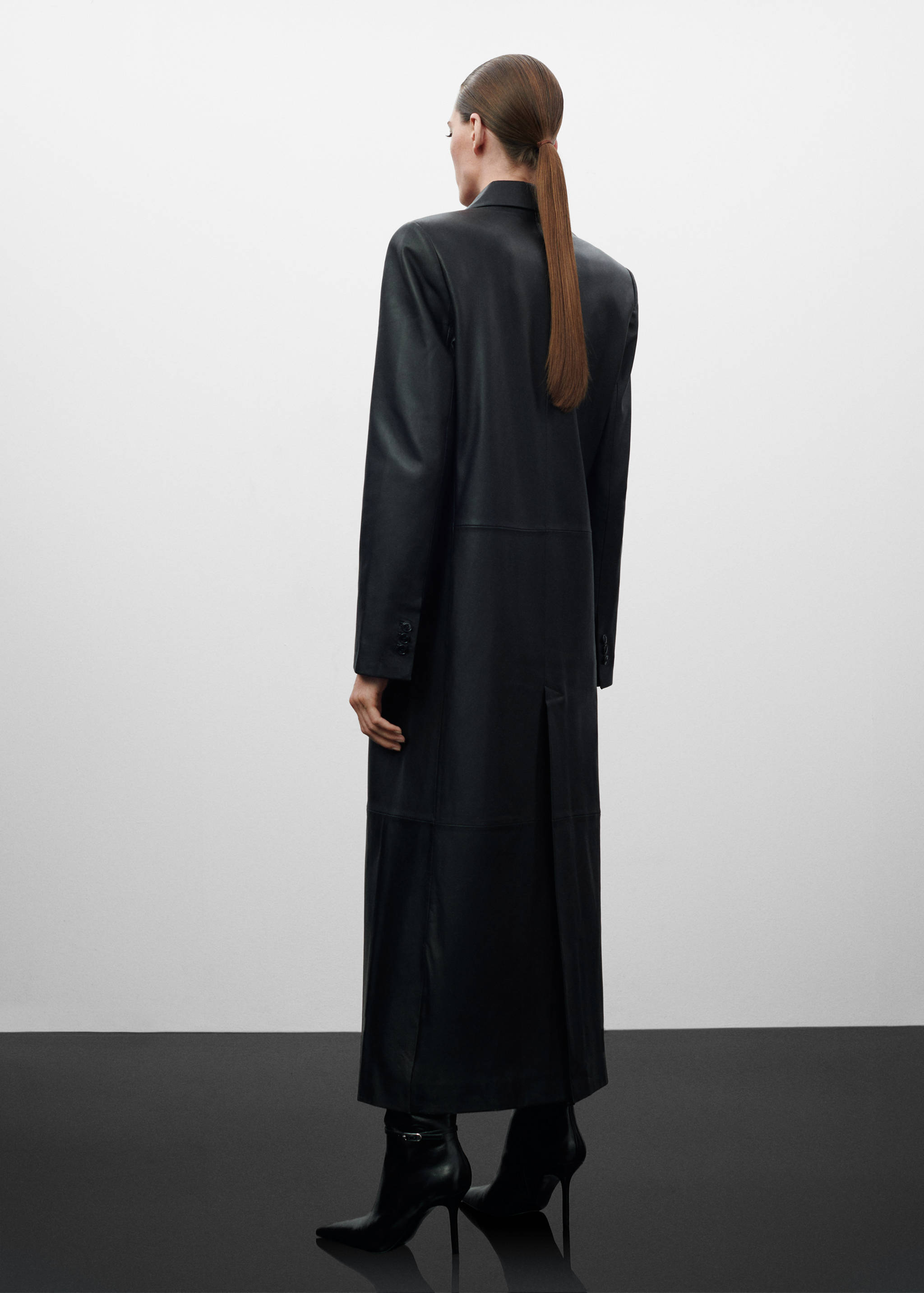 Двубортное пальто из кожи - Обратная сторона изделия