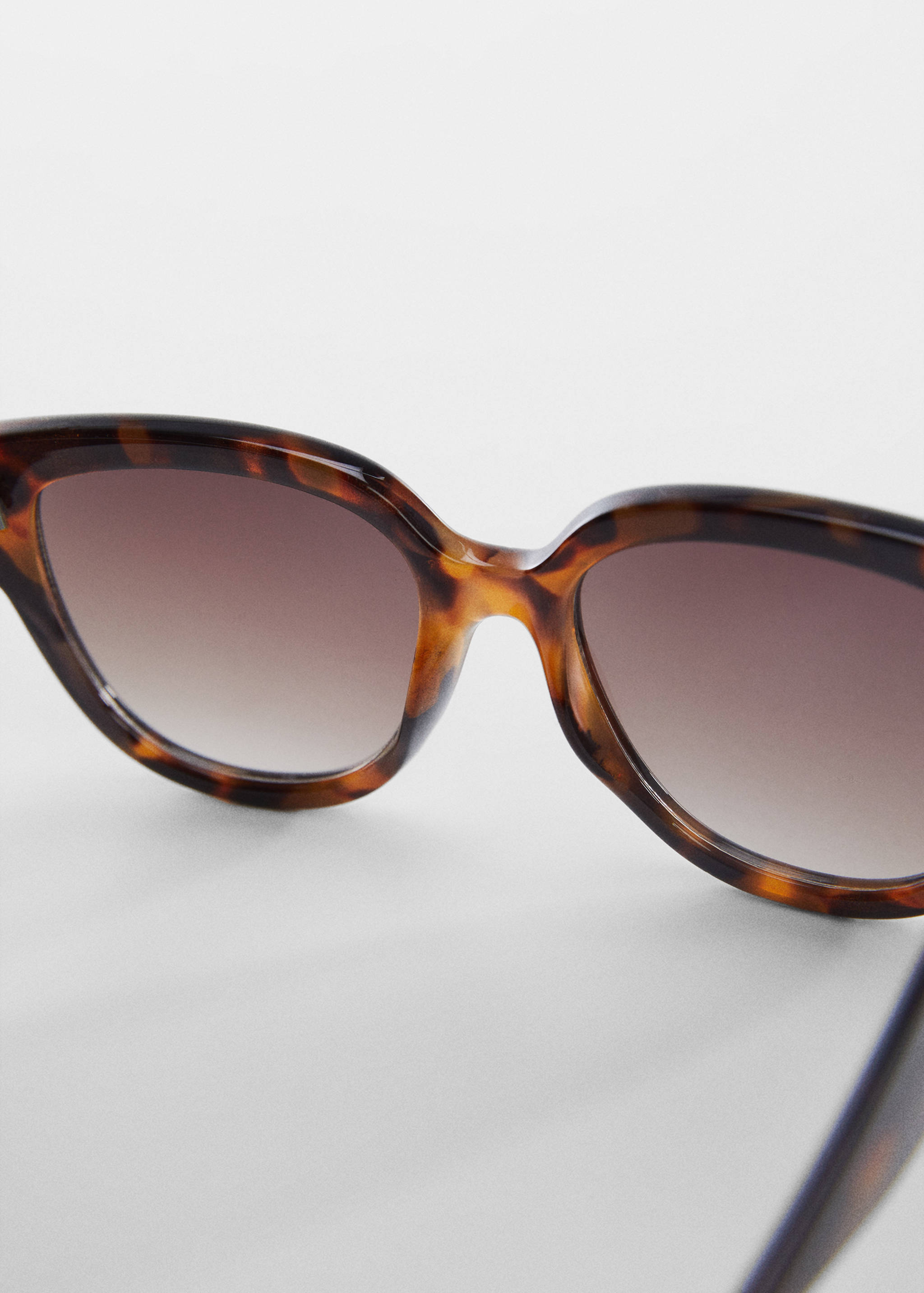 Retro sunglasses - Details of the article 1
