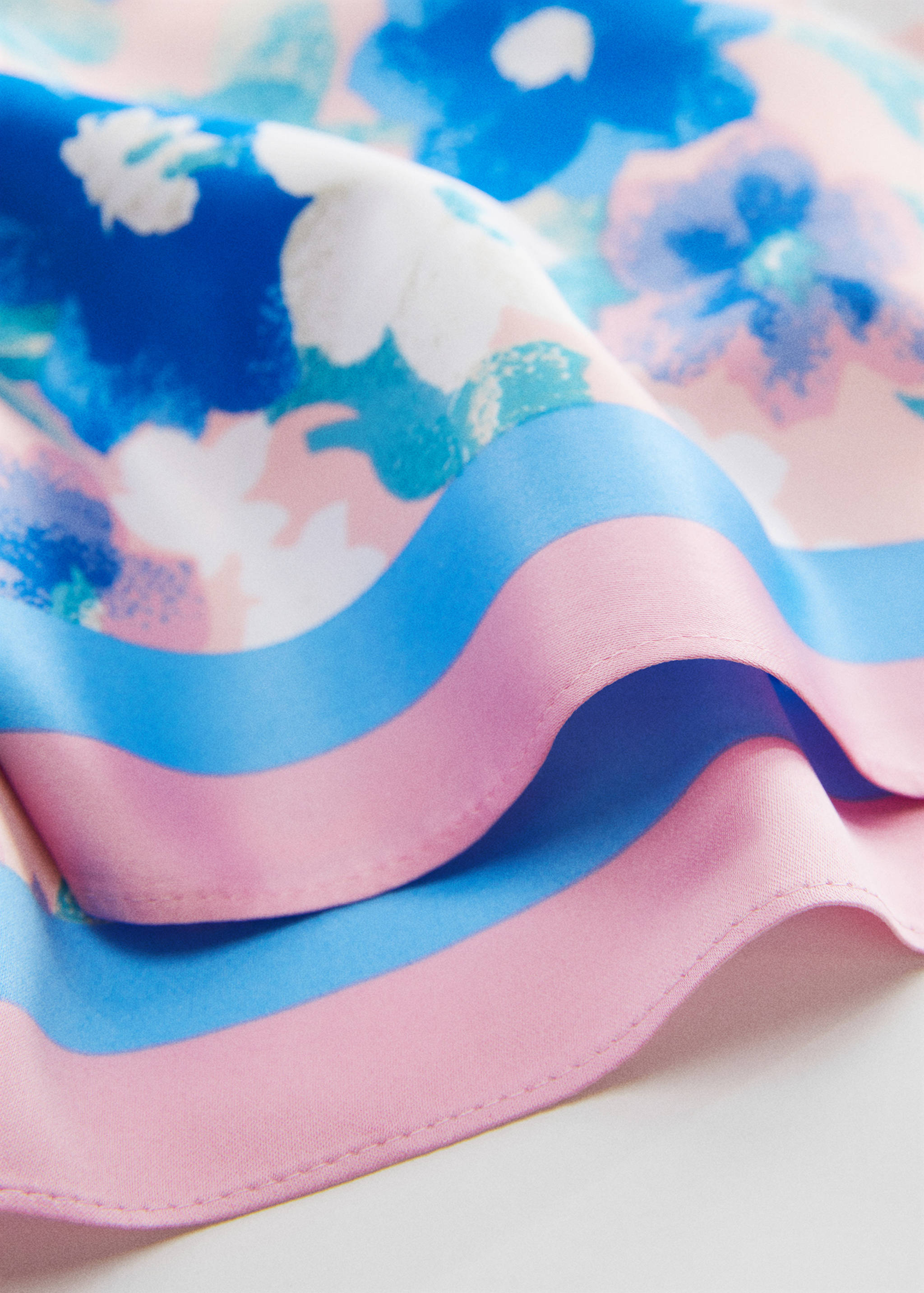 Floral print scarf - Details of the article 1