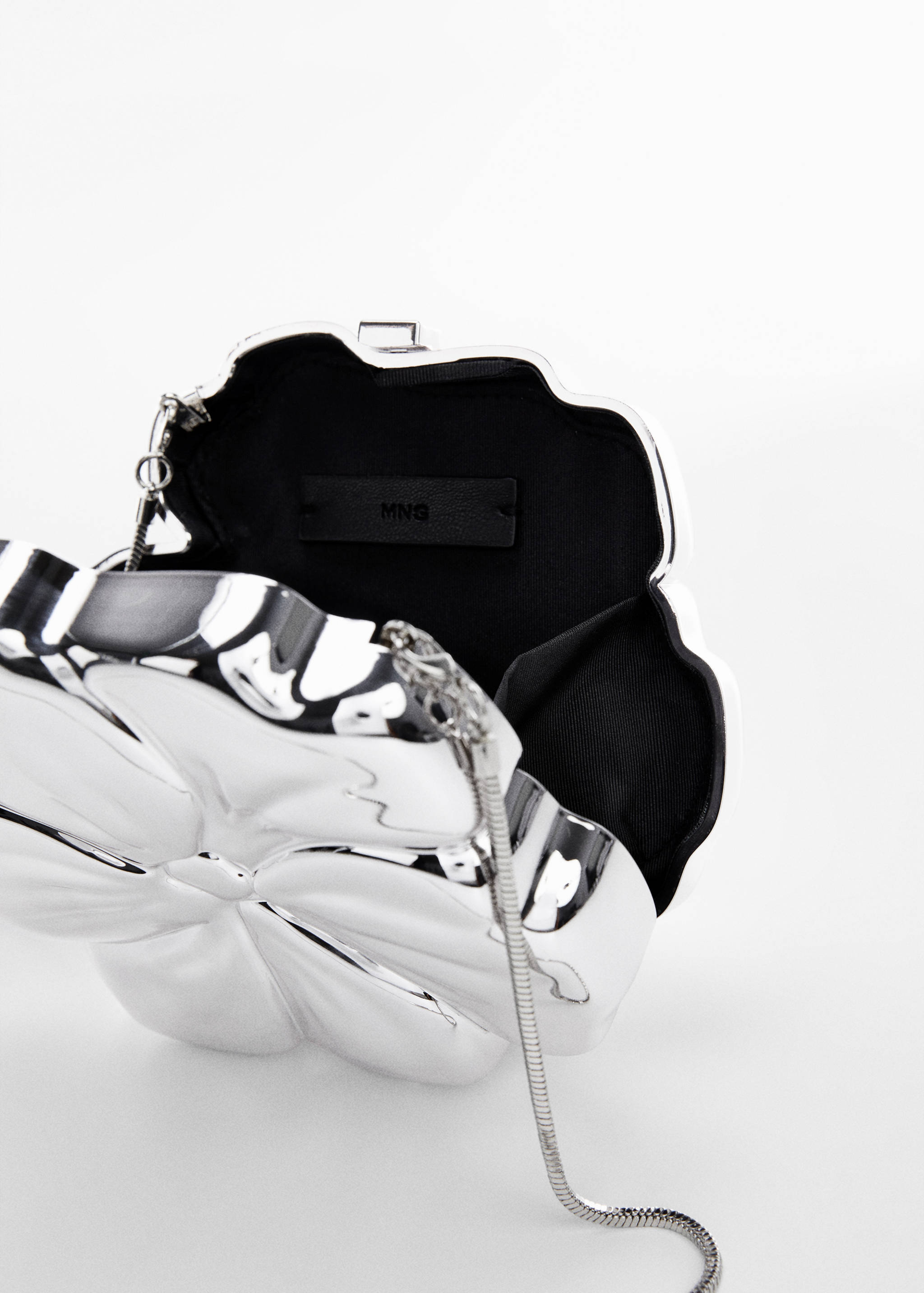 Metallic clutch bag - Details of the article 1