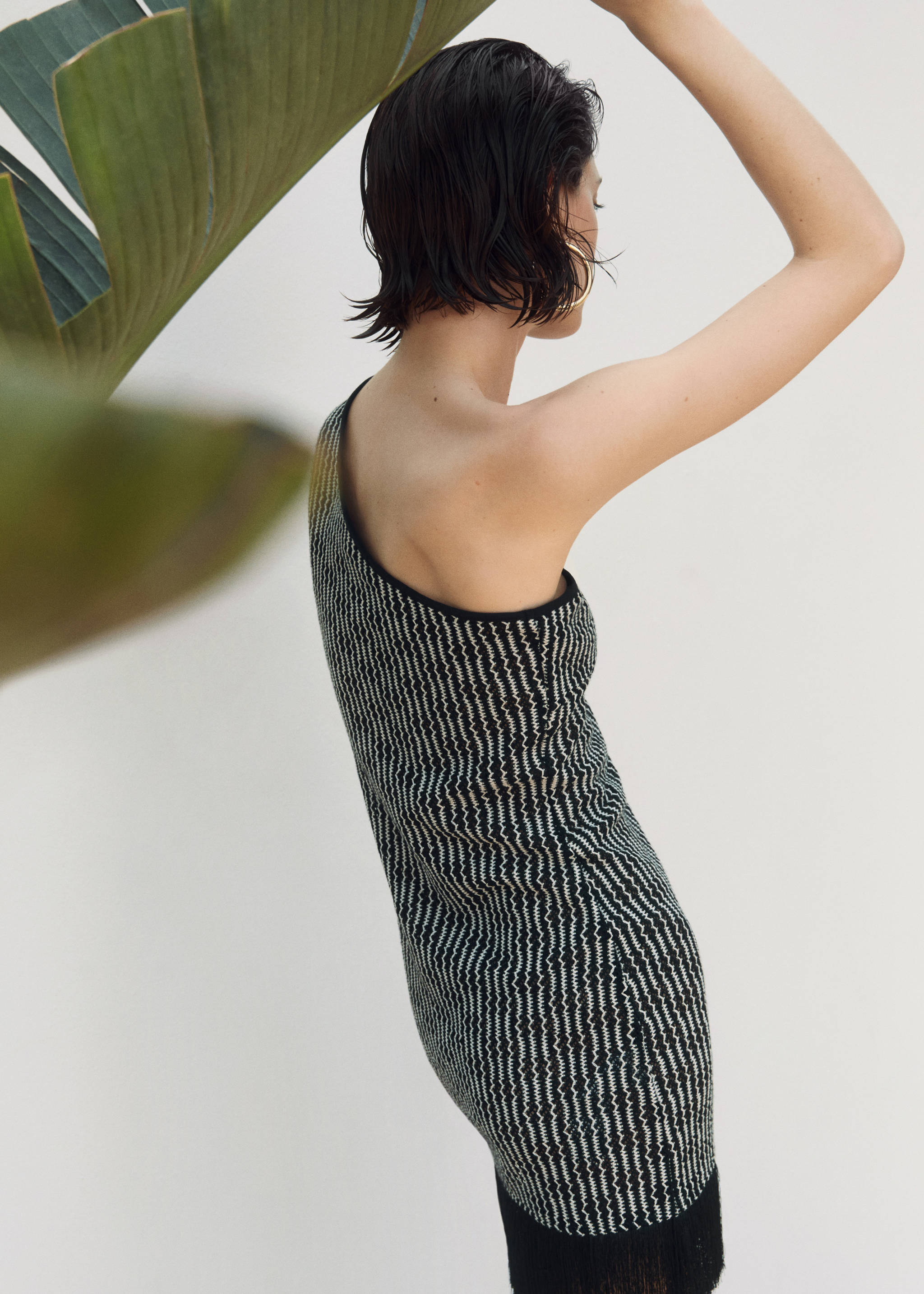 Asymmetrical dress with fringe detail - Details of the article 6