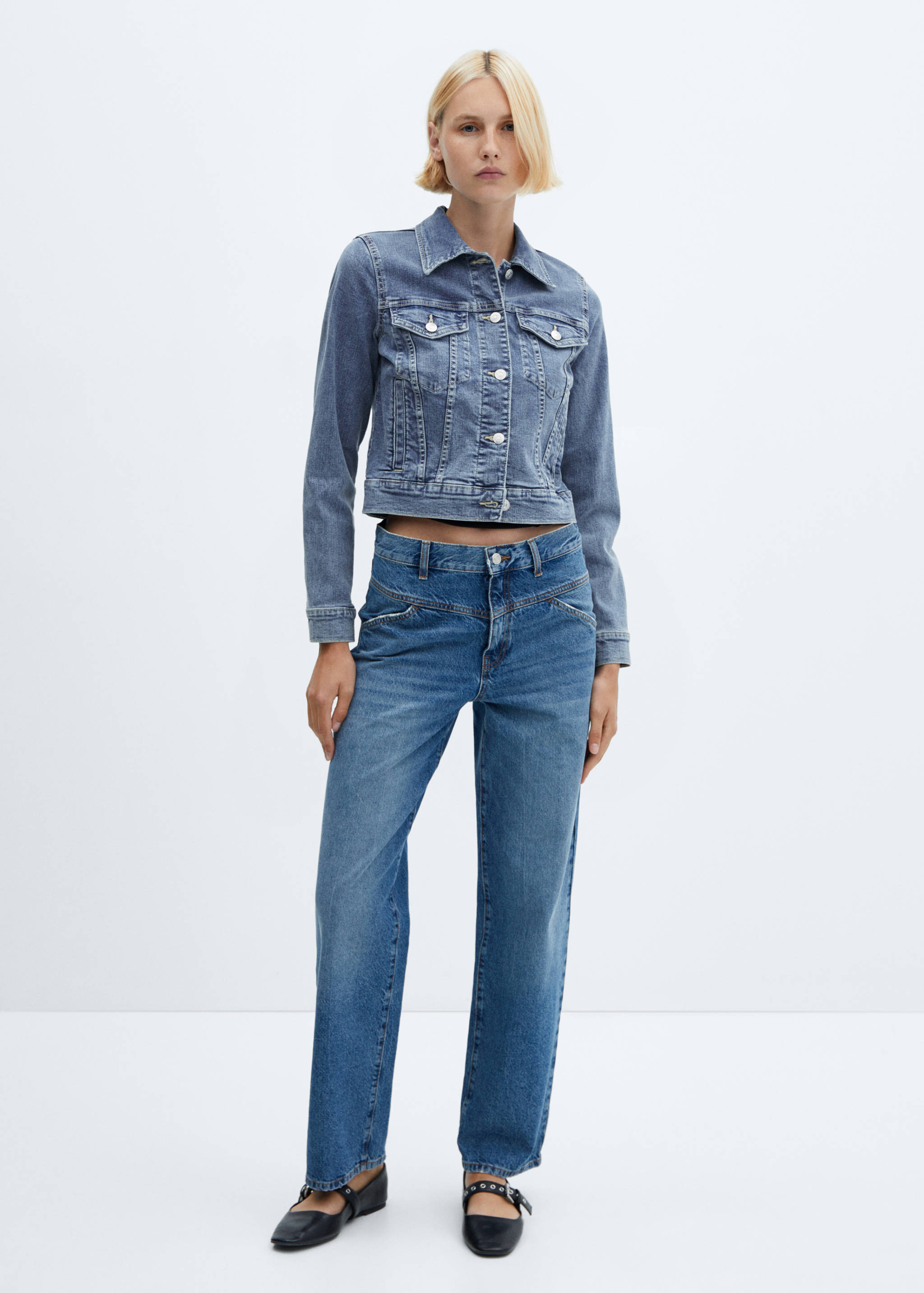 Cazadora vaquera bolsillos - Plano general