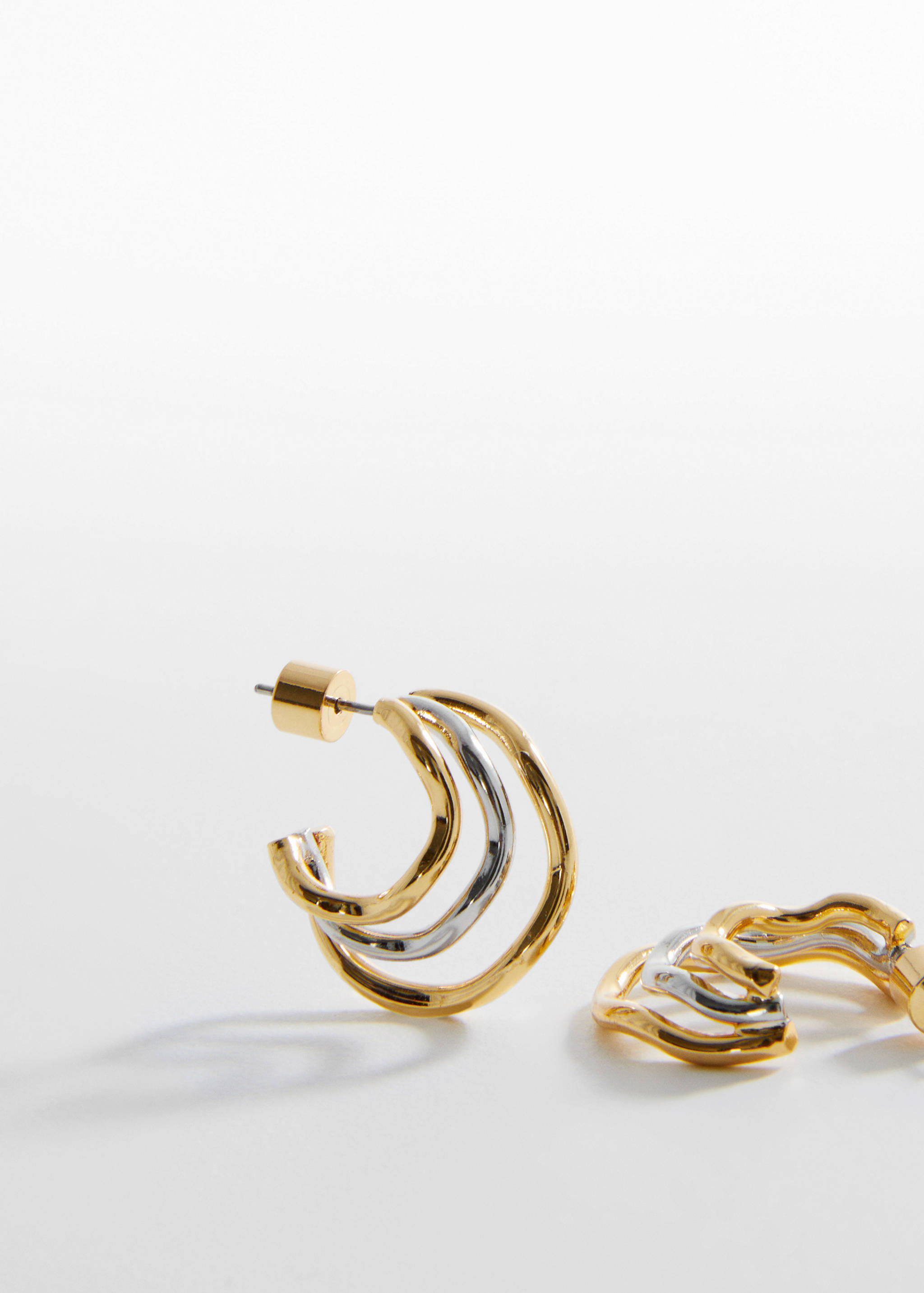 Two-tone hoop earrings - Details of the article 1